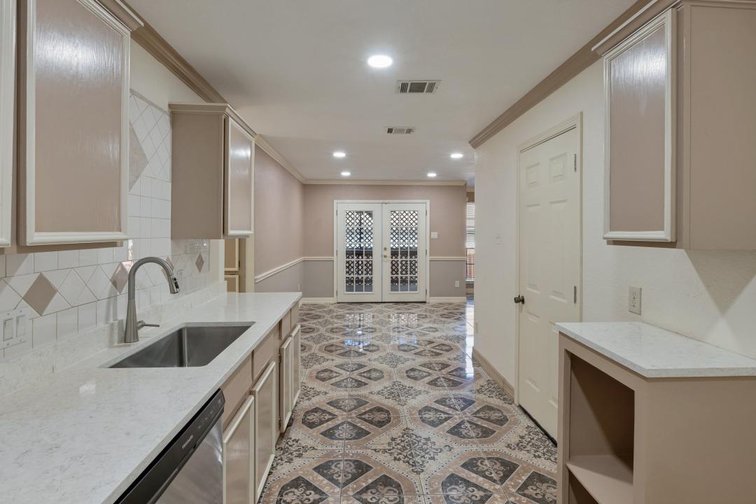 4805  Crest Oak Rd, photo 9
