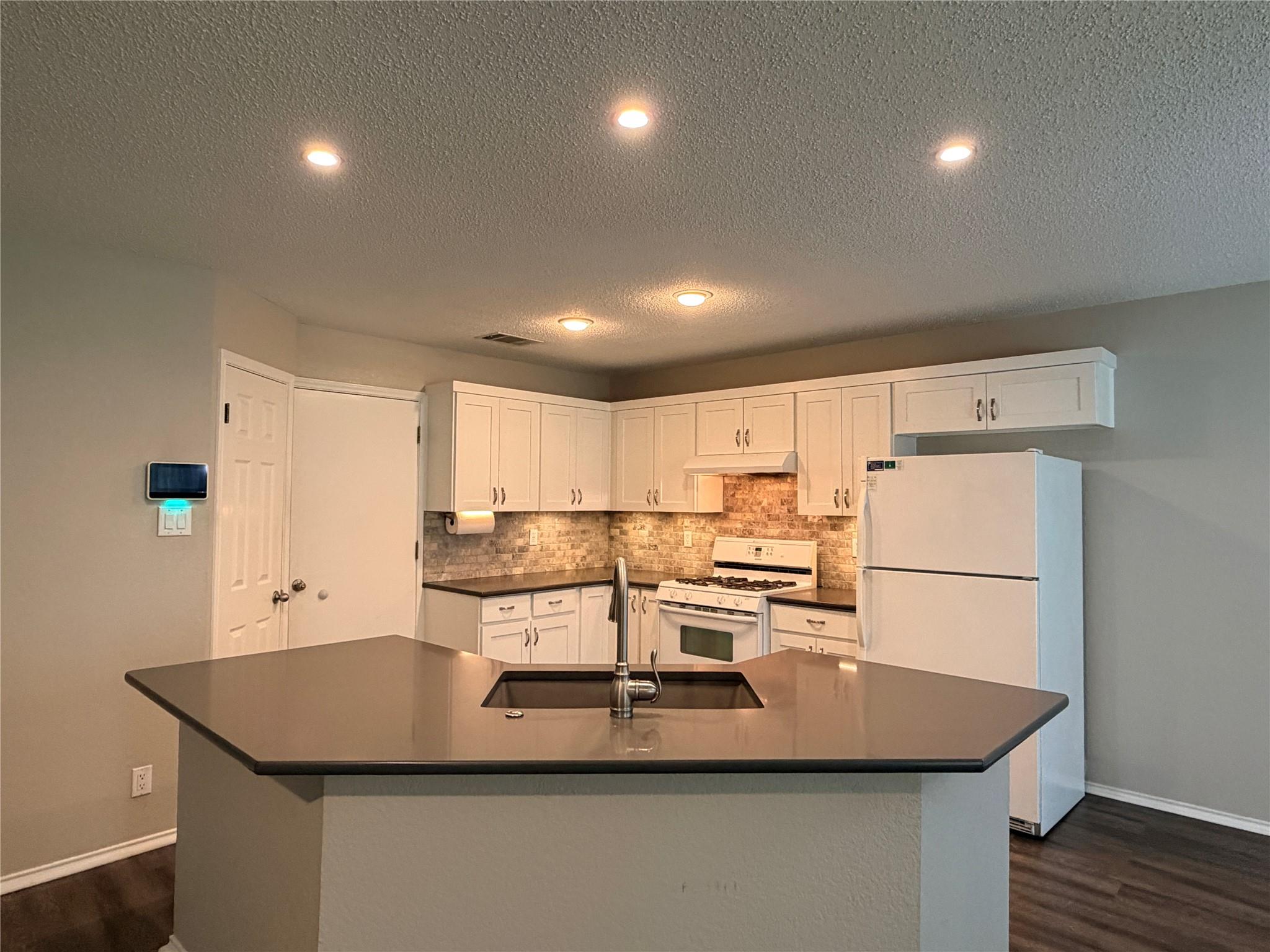 14906  Snelling Dr, photo 12