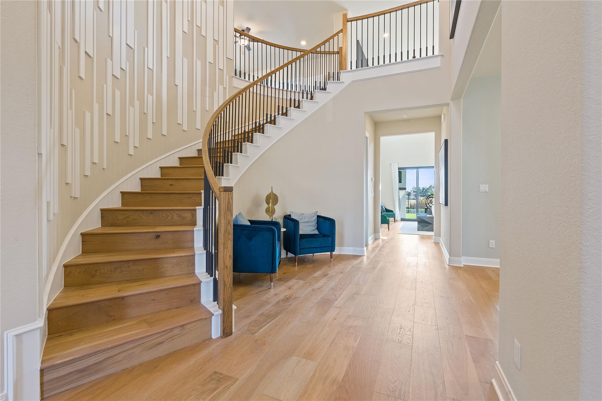 1300  Shelby Ln, photo 3