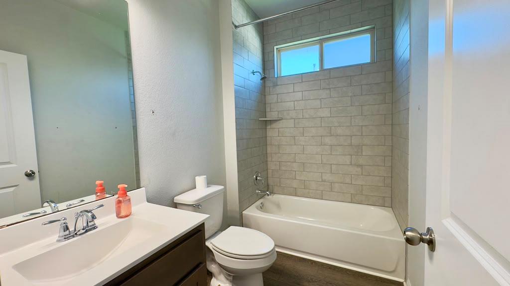 132  Greenock Cv, photo 11