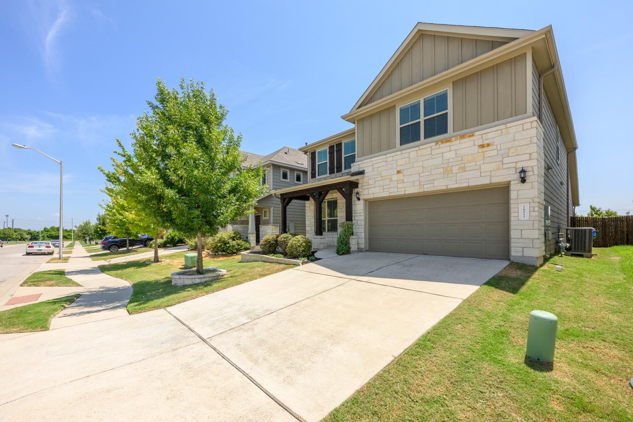 16011  Windroot St, photo 2