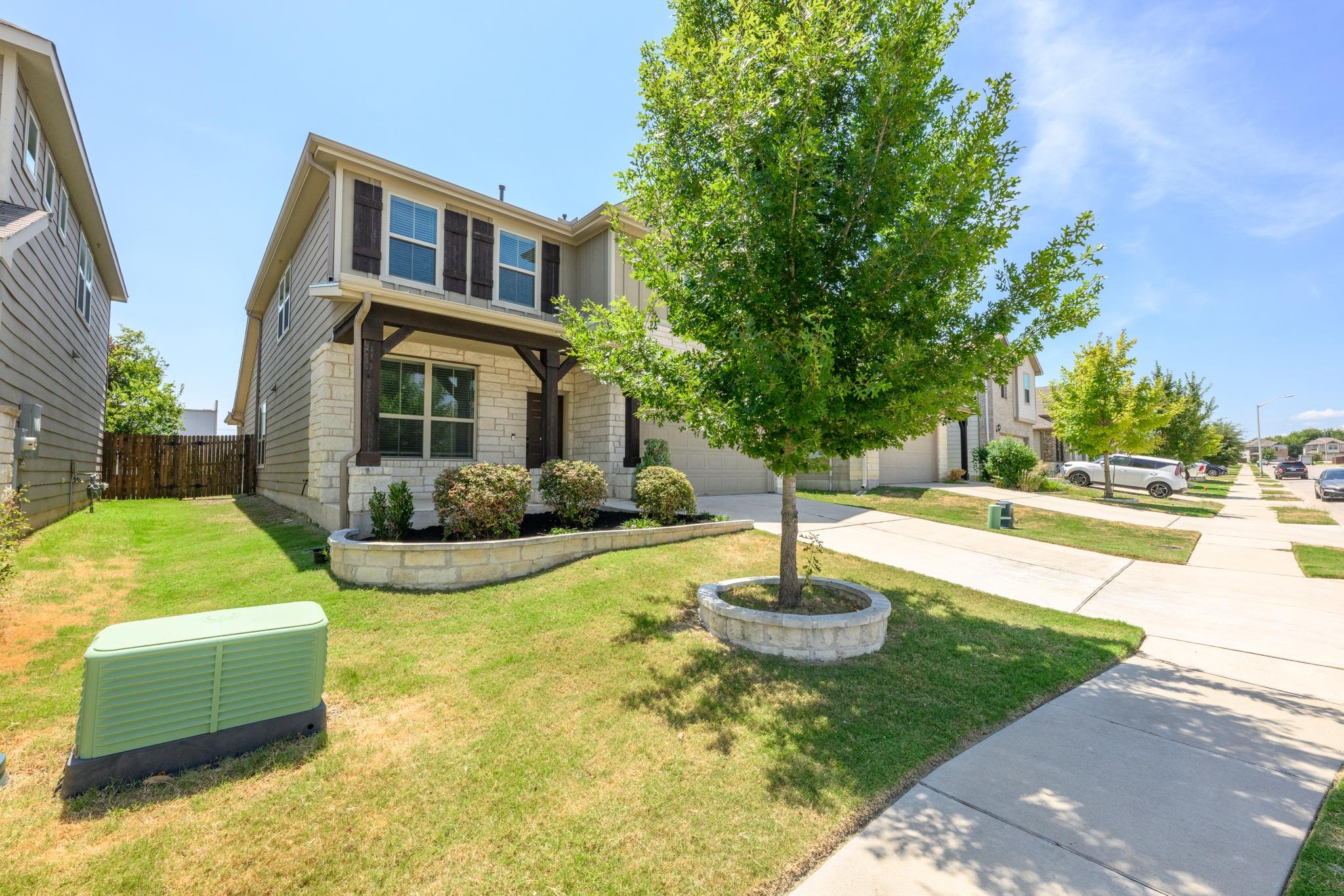 16011  Windroot St, photo 3