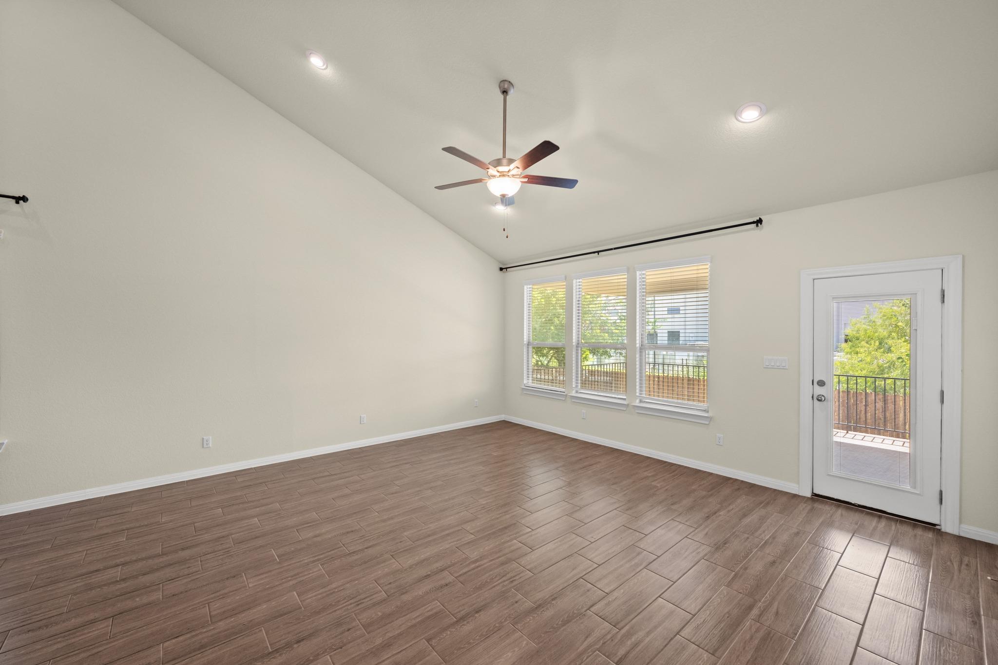 16011  Windroot St, photo 9