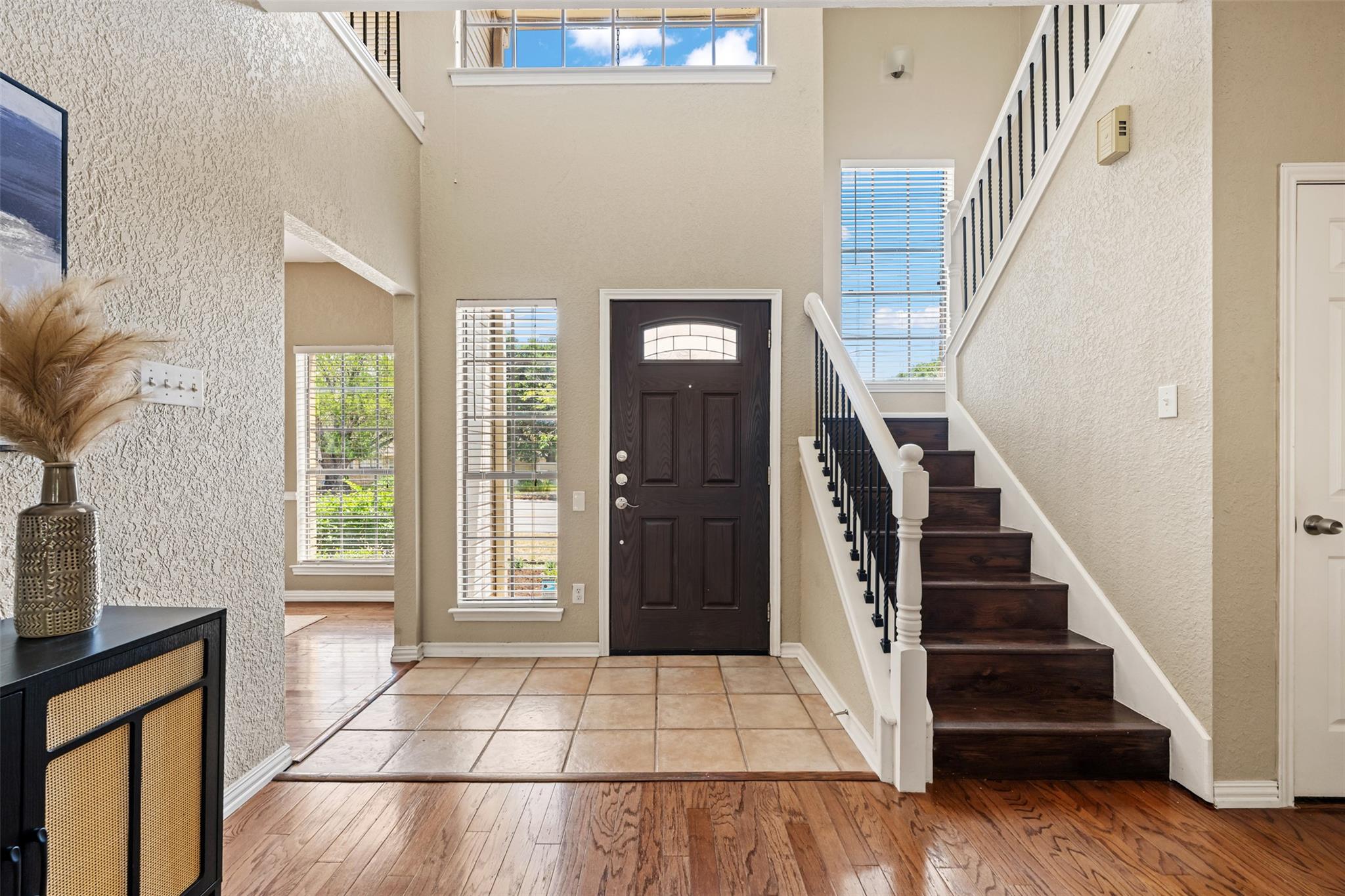 2148  Surrender Ave, photo 2