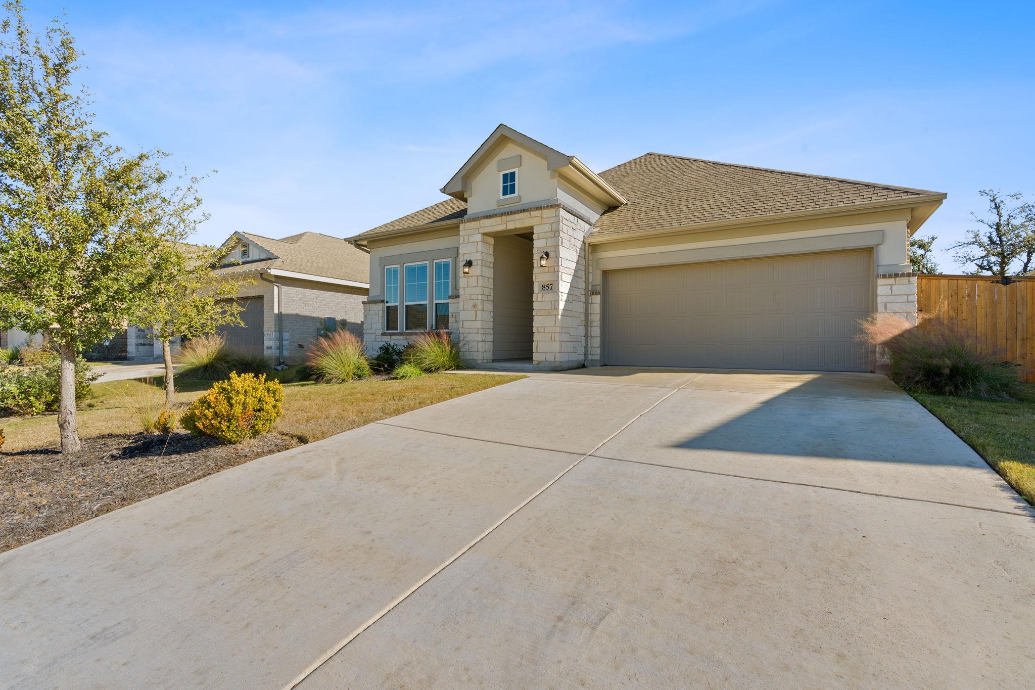857  Whitetail Dr, photo 2