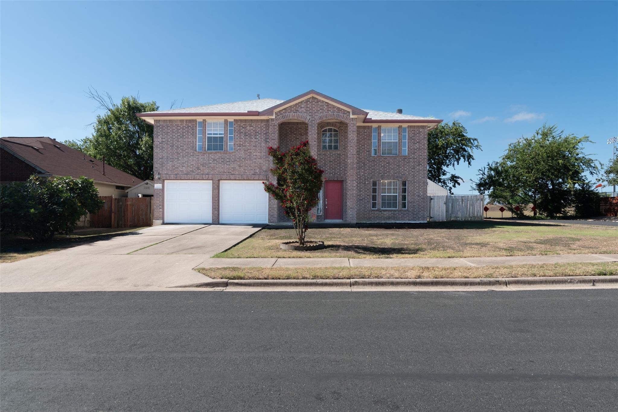 1601  Lantana Dr, photo 2