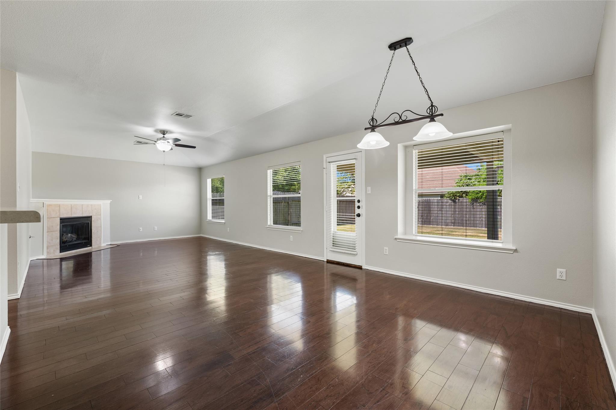2220  Pearson Way, photo 3