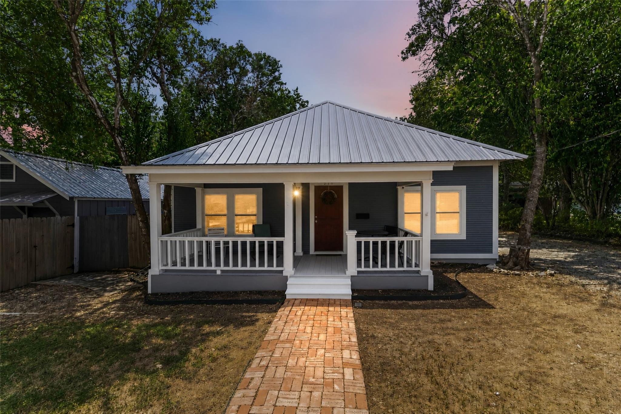 217 N Bishop St, photo 3