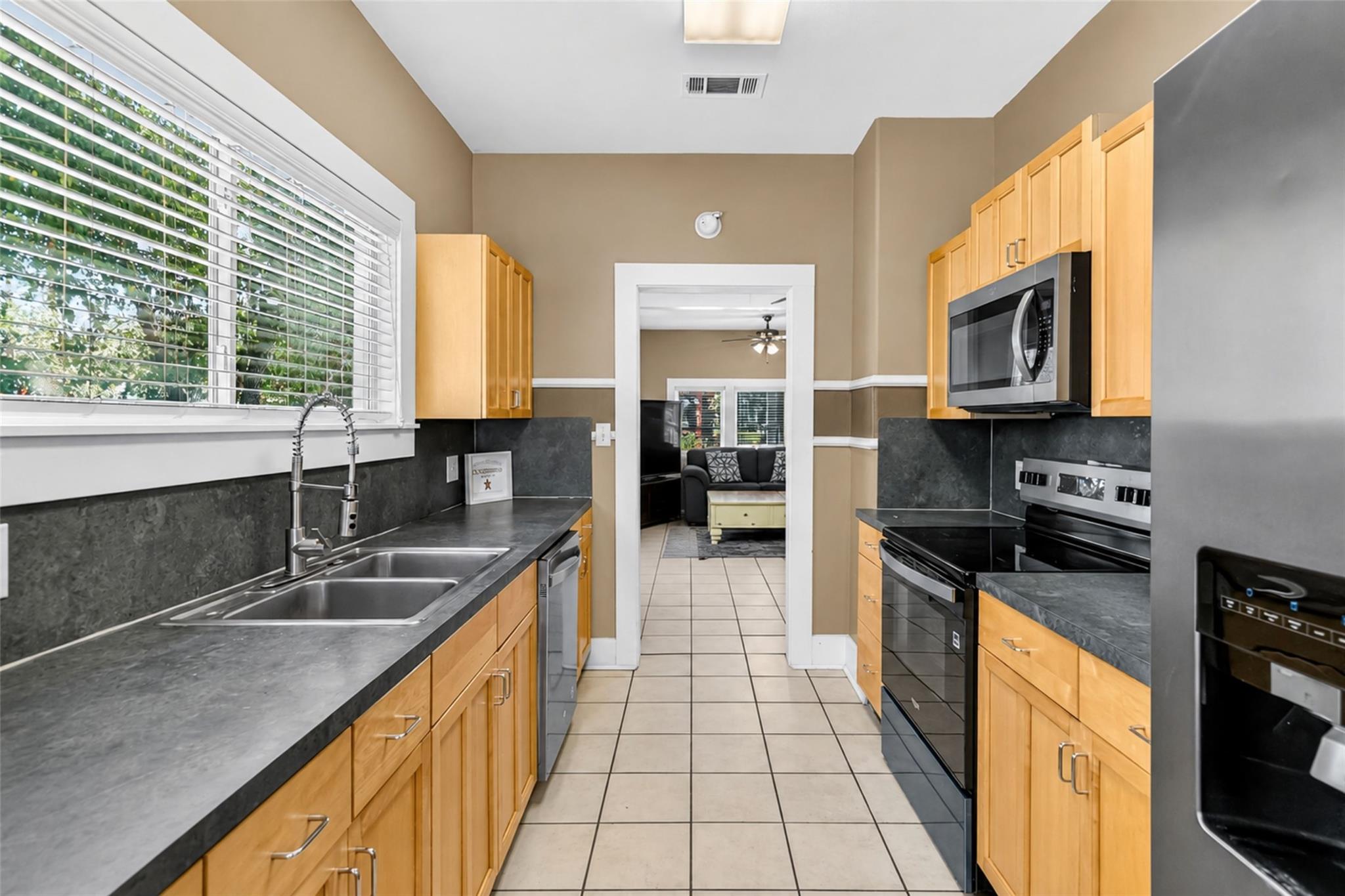 217 N Bishop St, photo 9