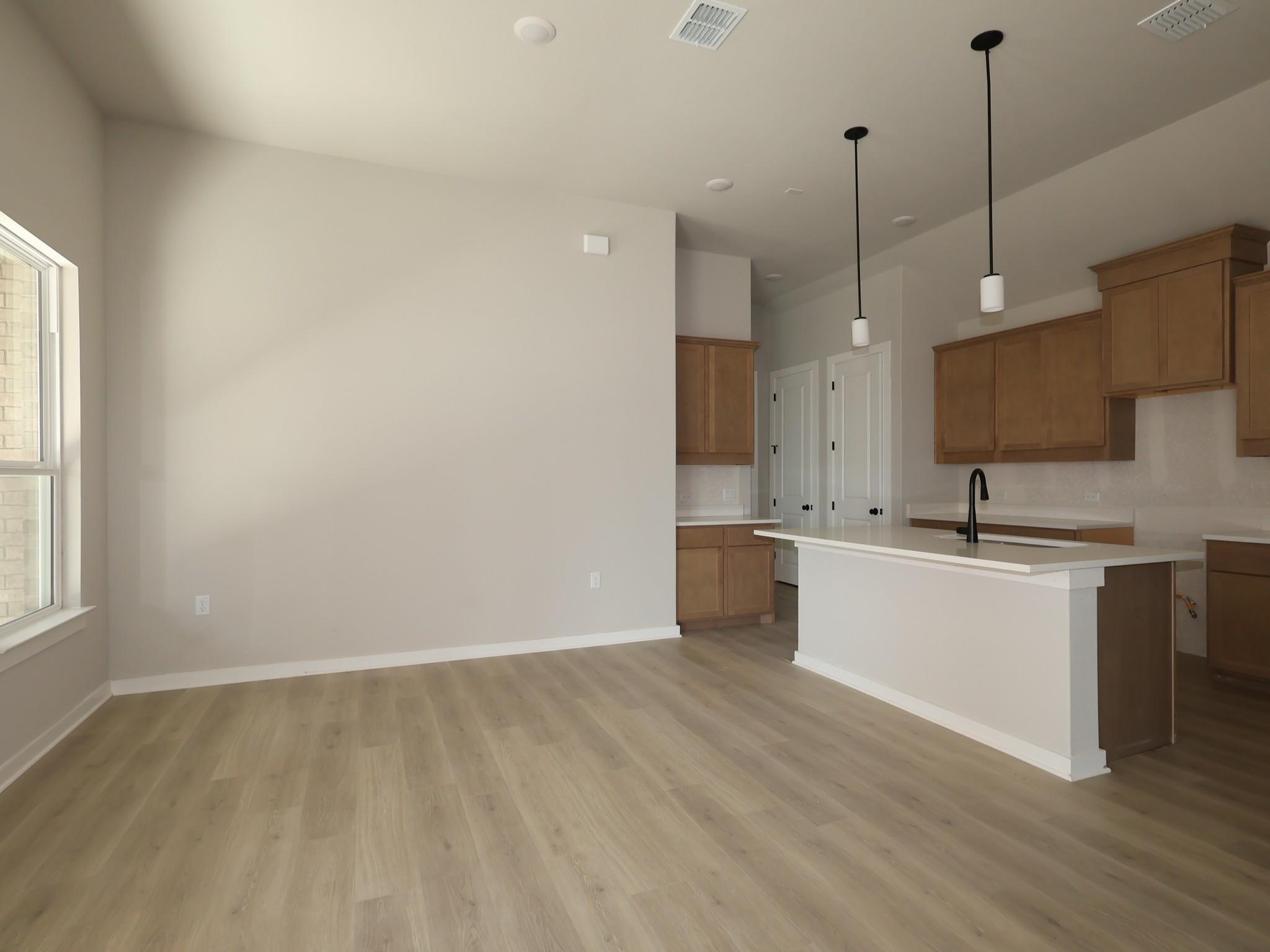 771  Clarissa St, photo 2
