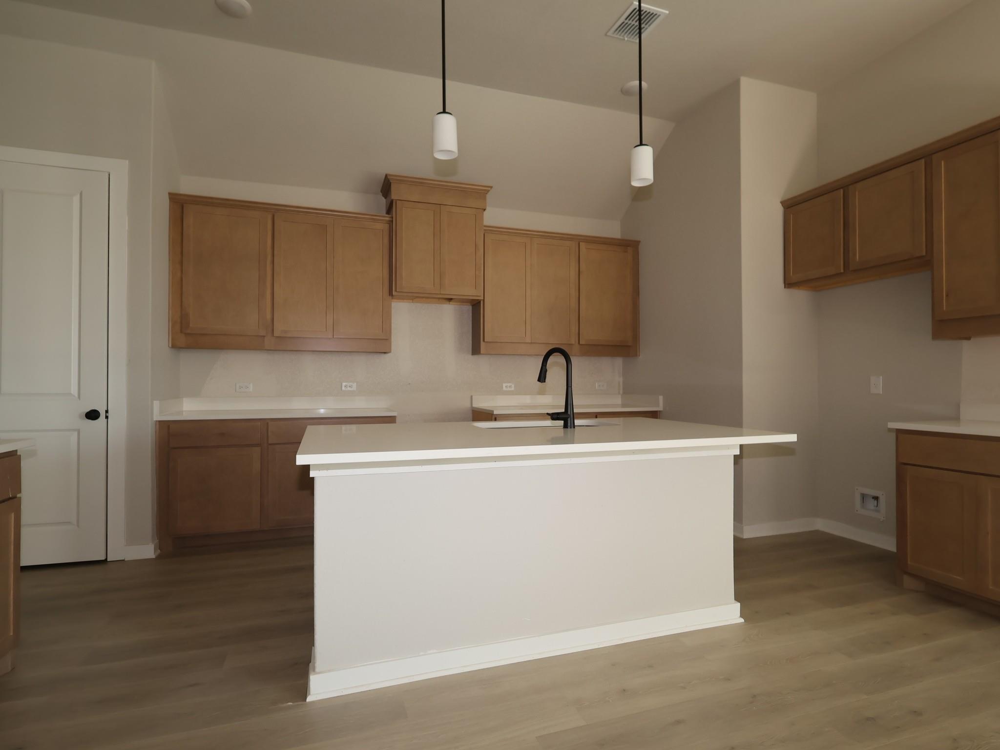771  Clarissa St, photo 3
