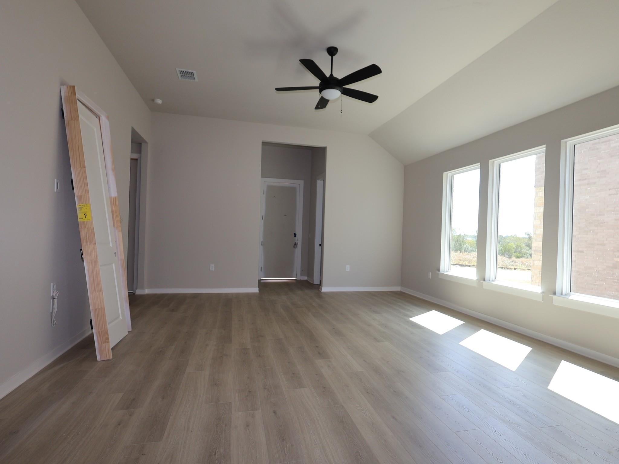 771  Clarissa St, photo 7