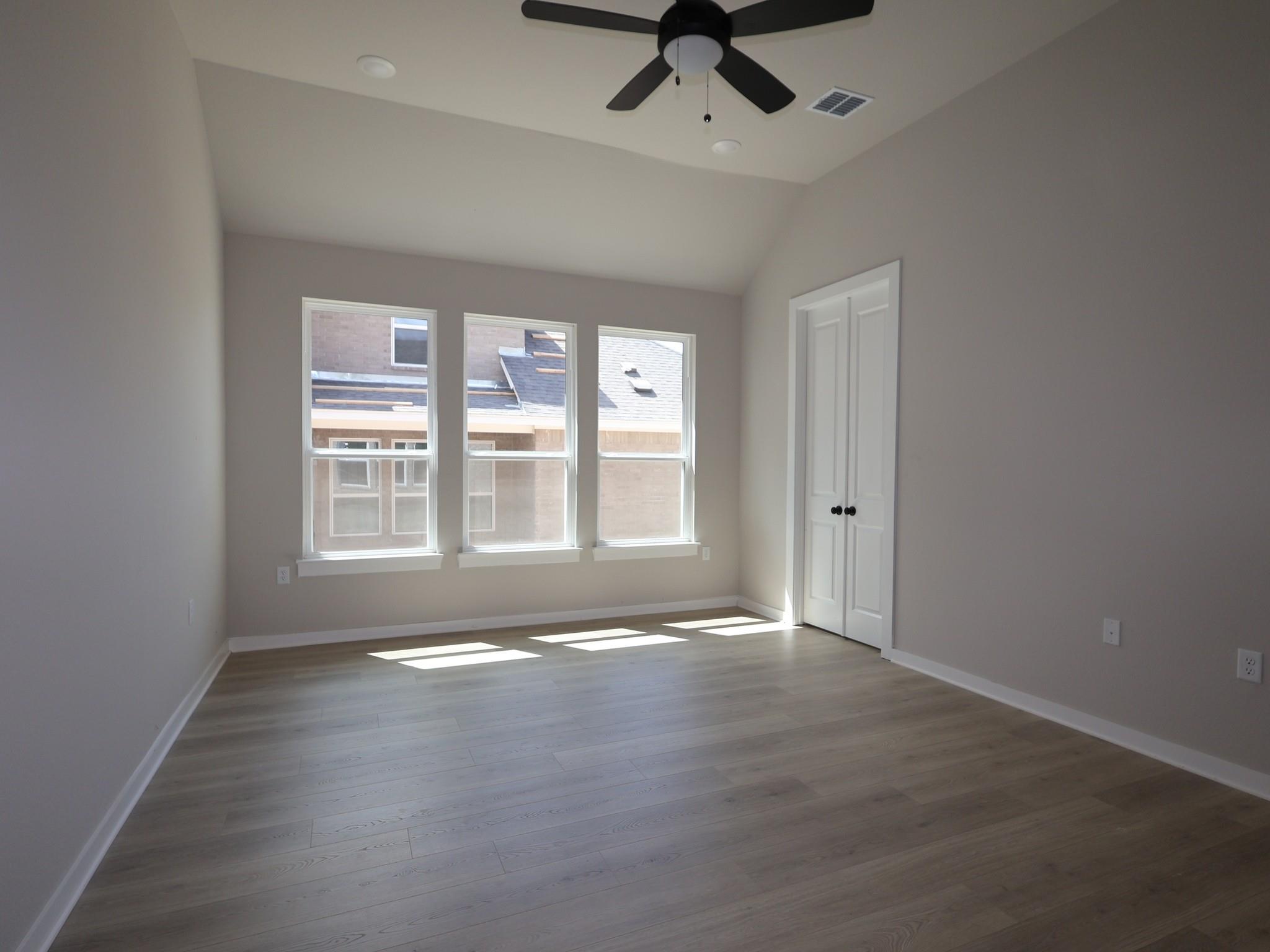 771  Clarissa St, photo 9