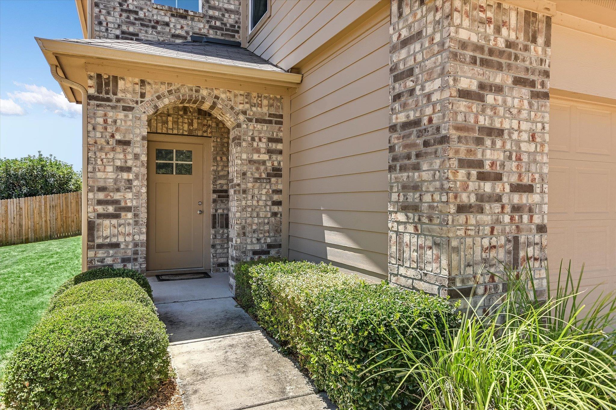 2027  Langdale Ln, photo 3