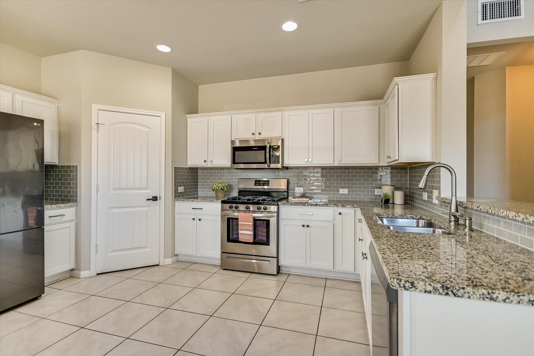 2027  Langdale Ln, photo 7