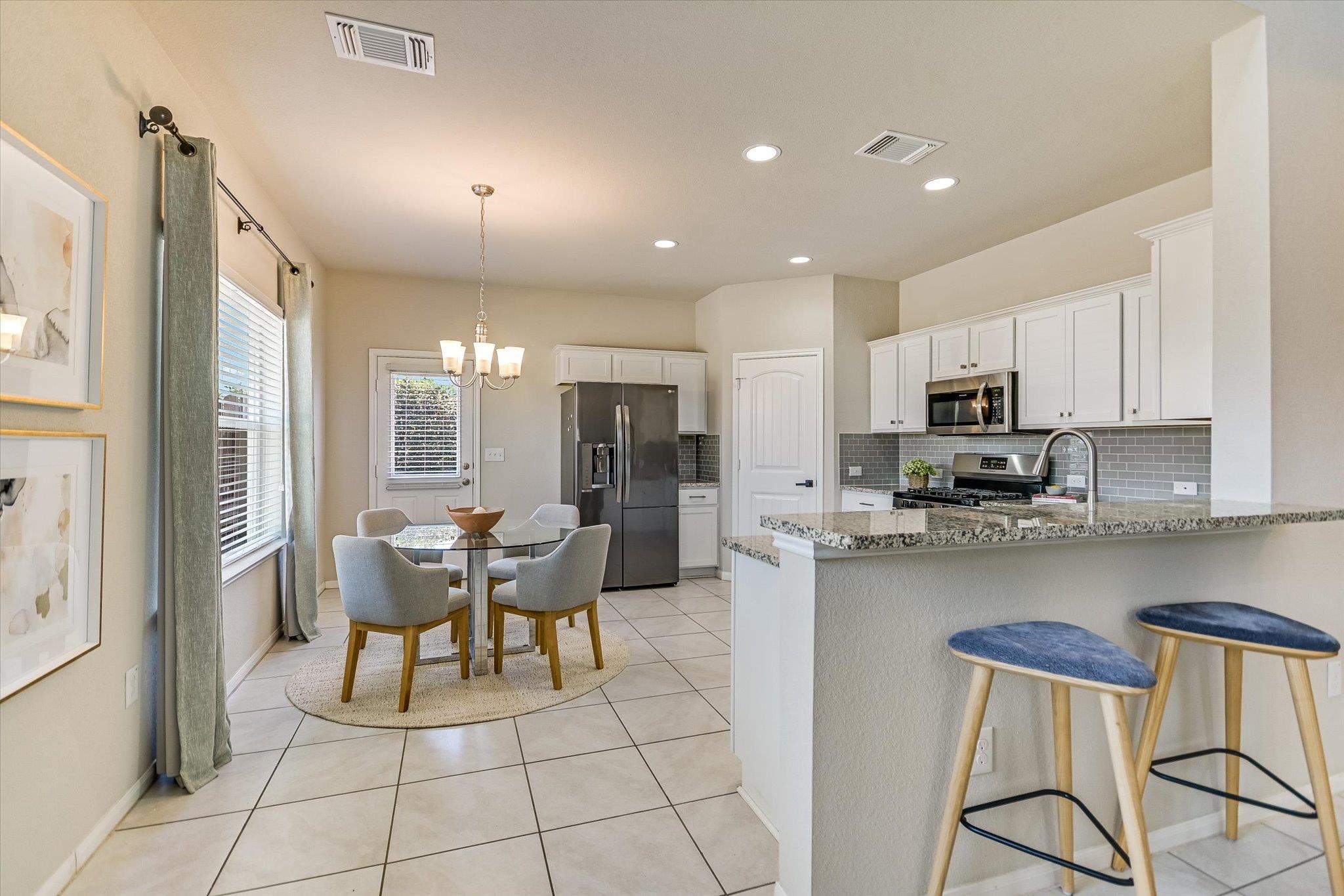 2027  Langdale Ln, photo 8