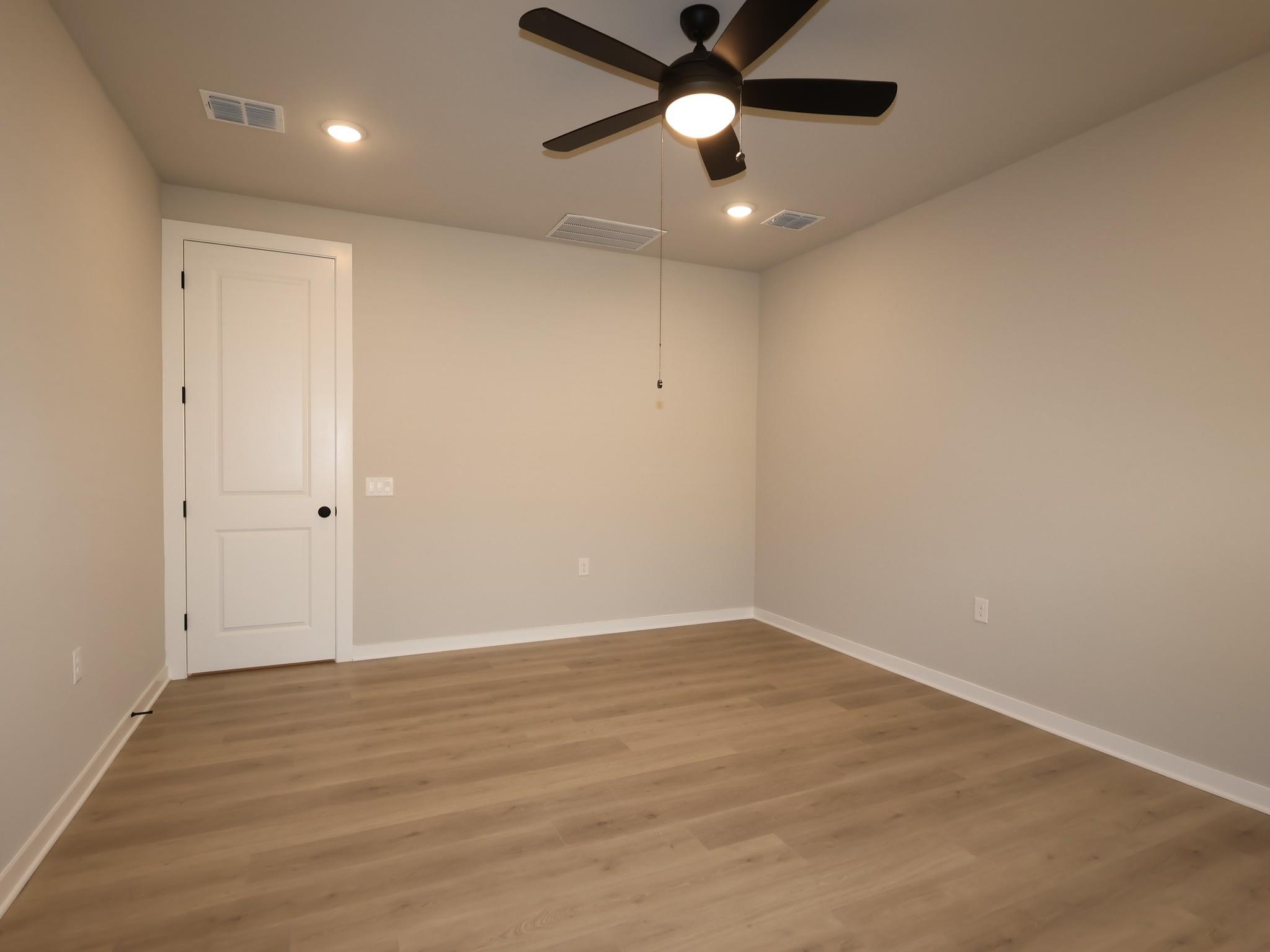 761  Clarissa St, photo 11