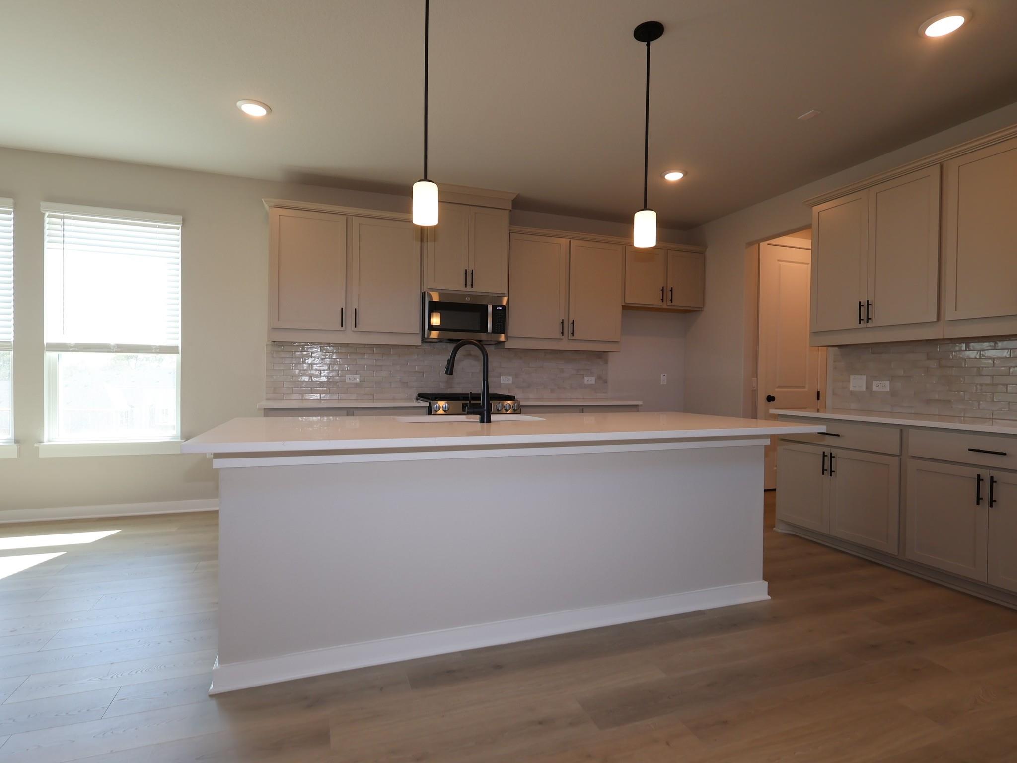 761  Clarissa St, photo 4