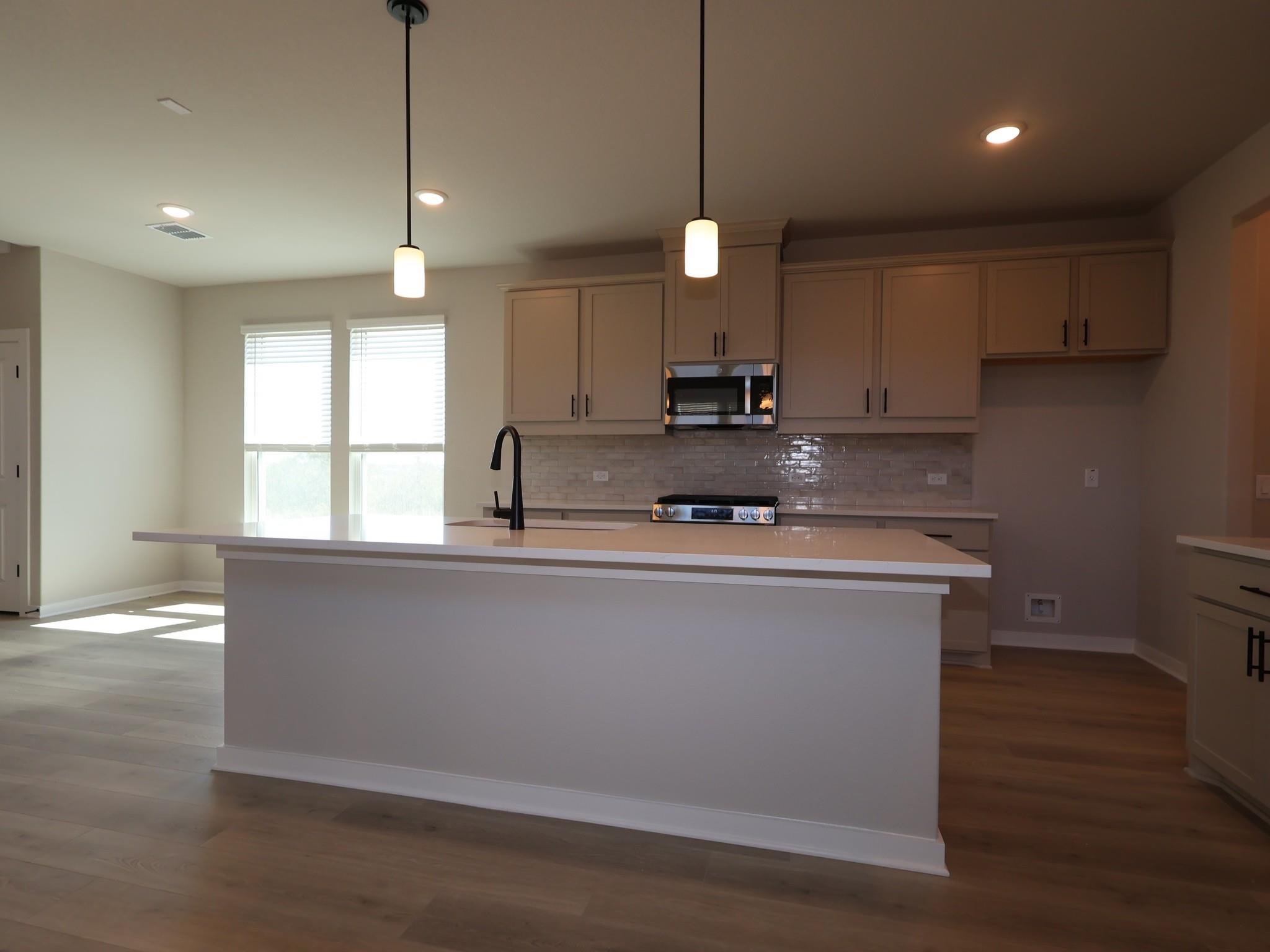 761  Clarissa St, photo 6