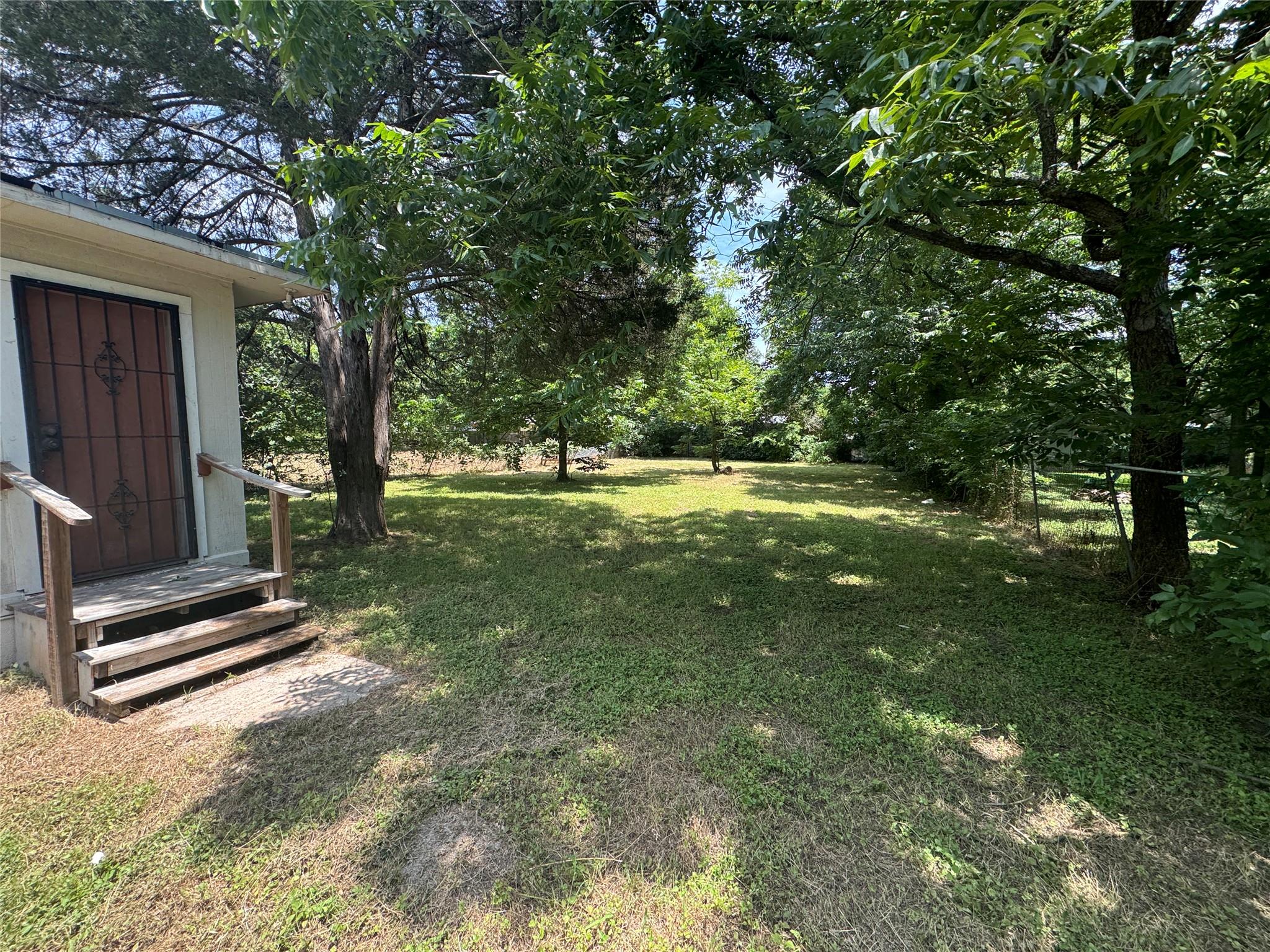 1133  Saucedo St, photo 3