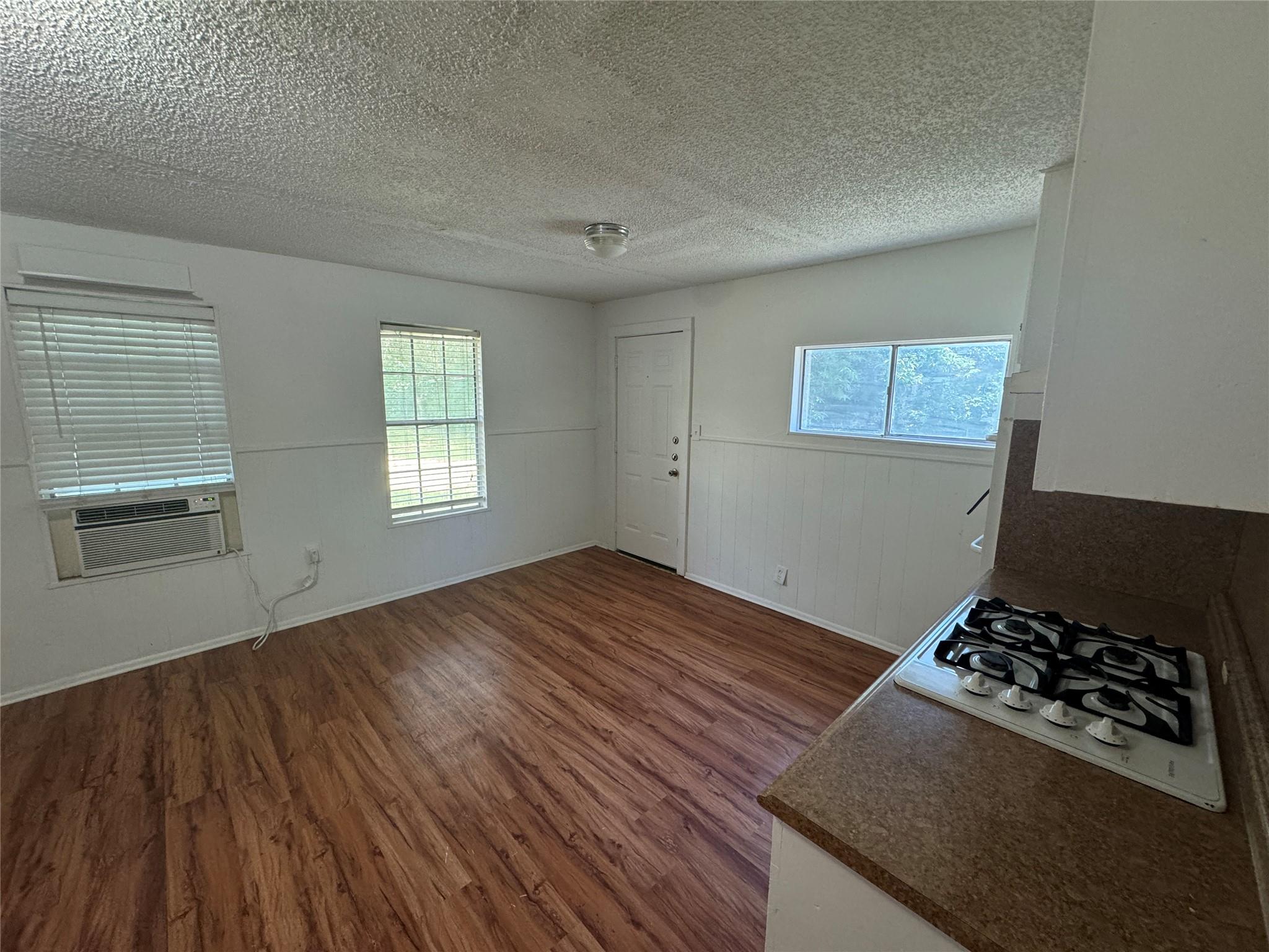 1133  Saucedo St, photo 6