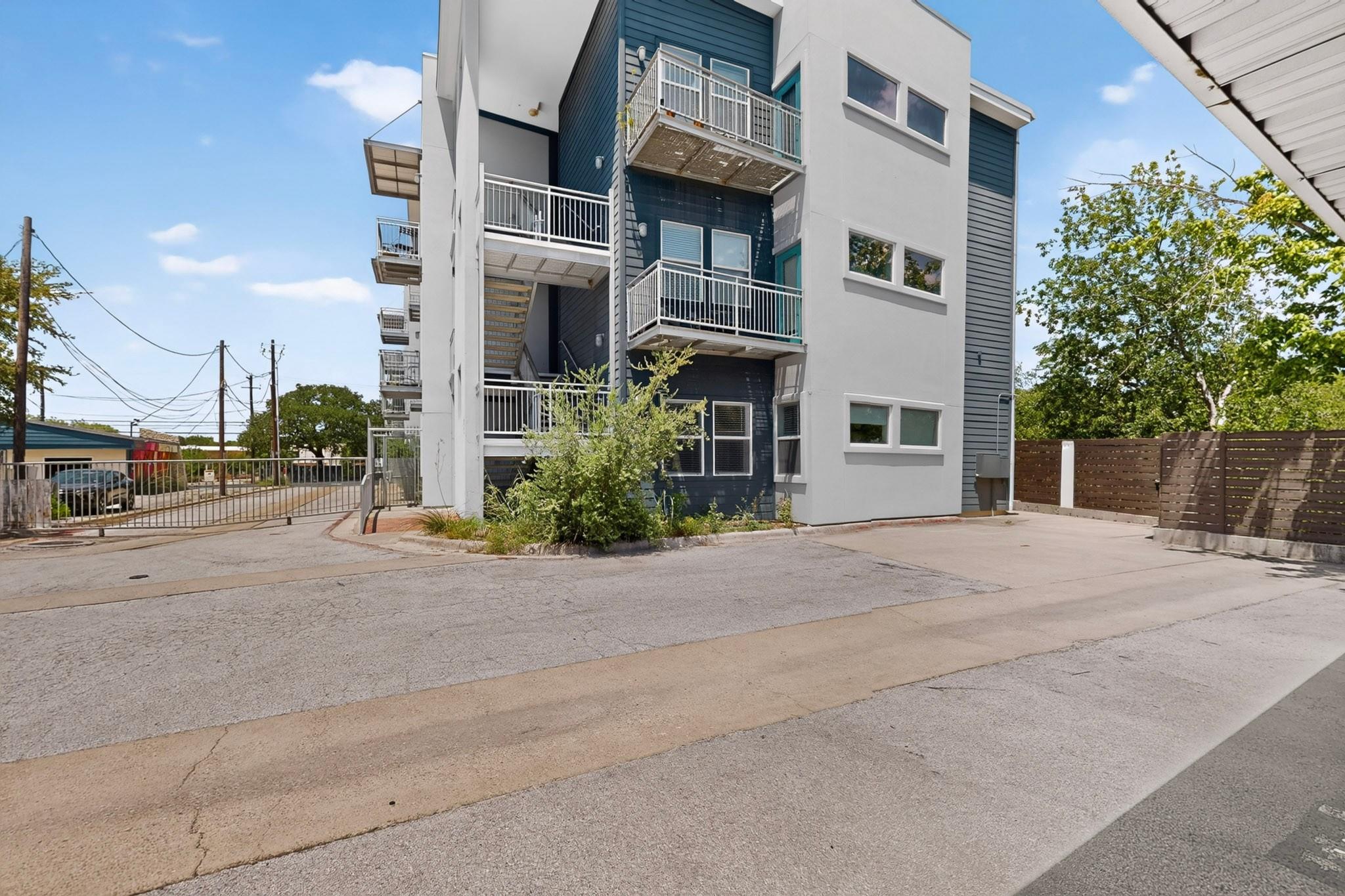 2931 E 12th St  #206, photo 3