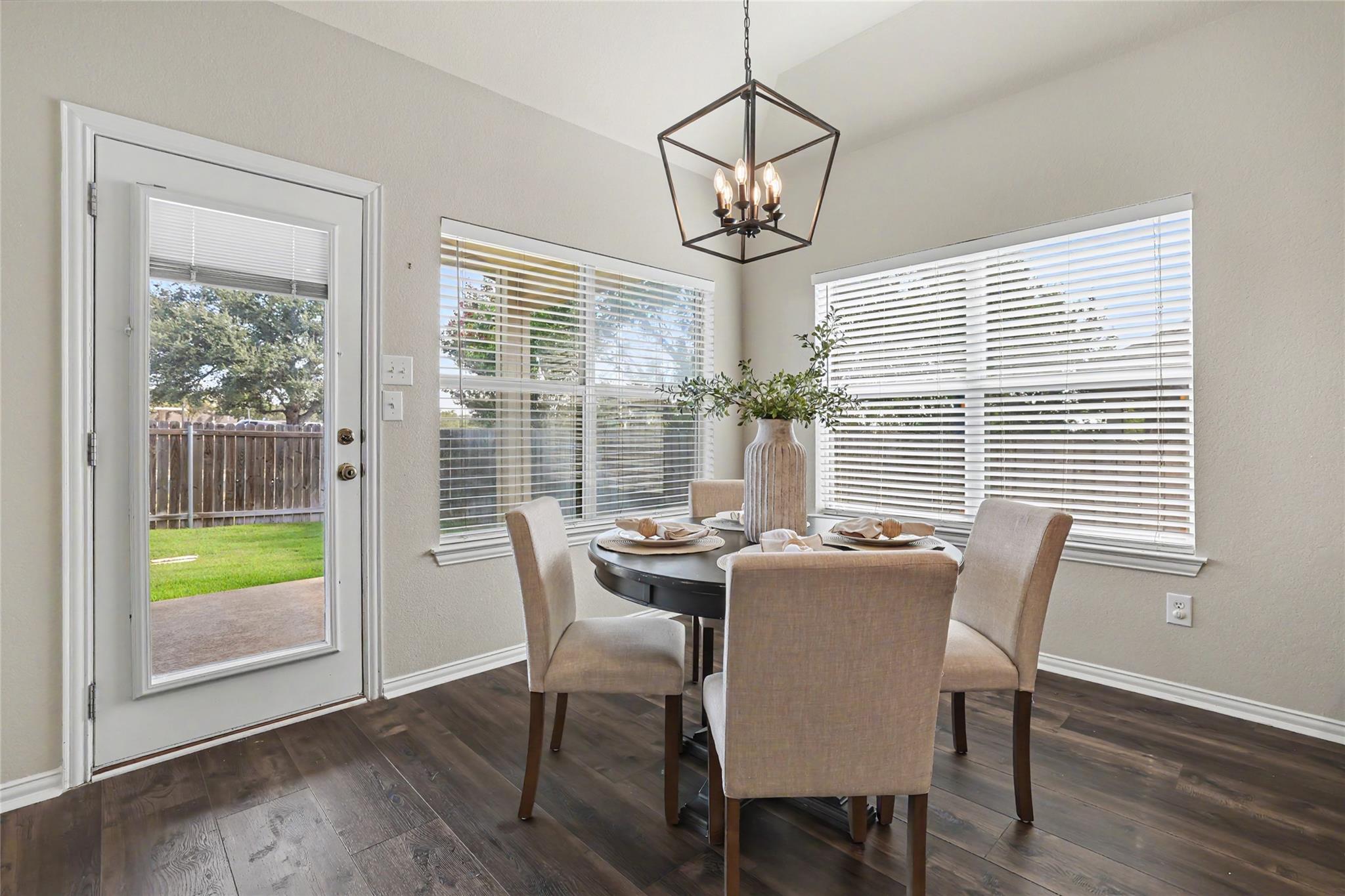 903  Madrone Dr, photo 12
