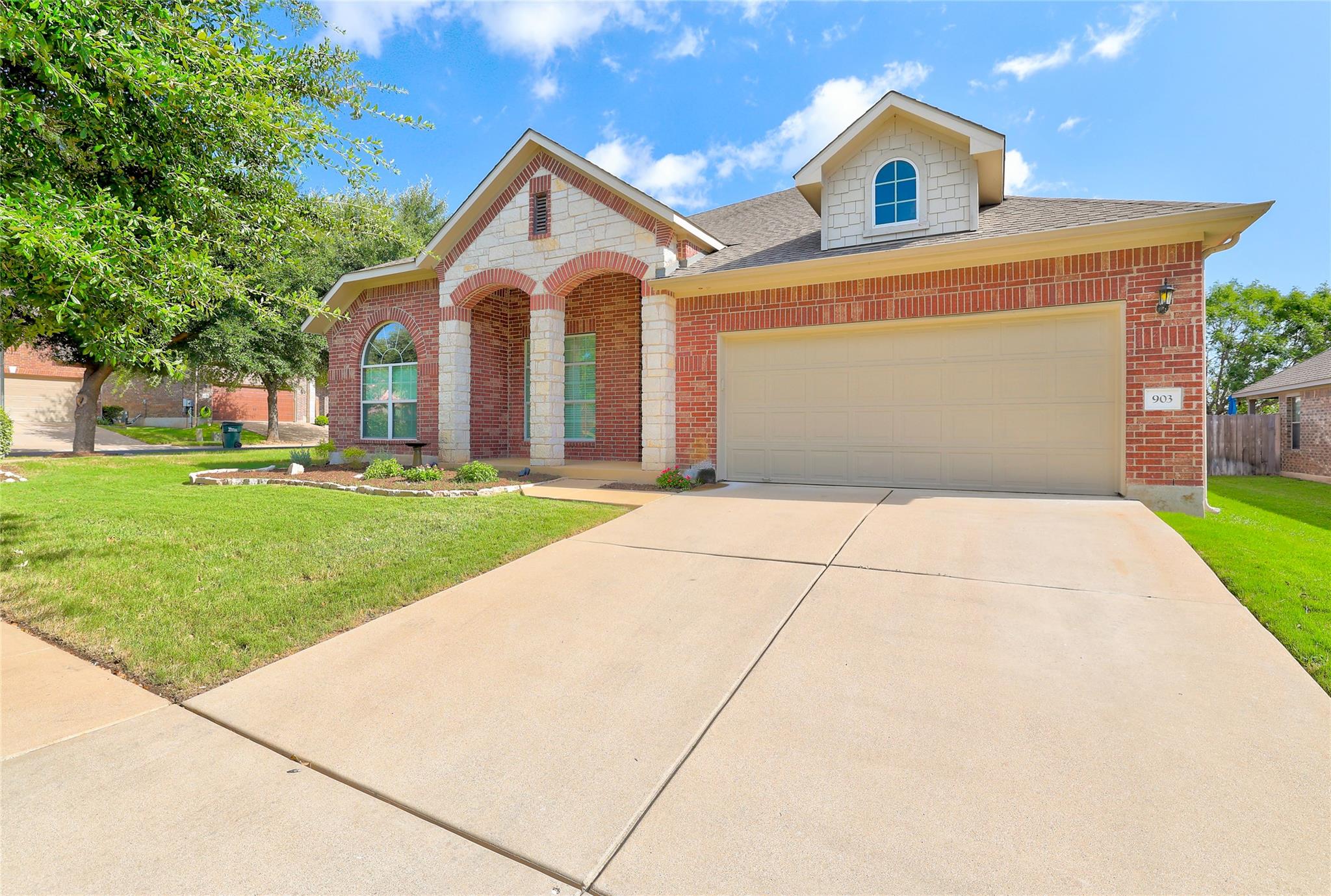 903  Madrone Dr, photo 3