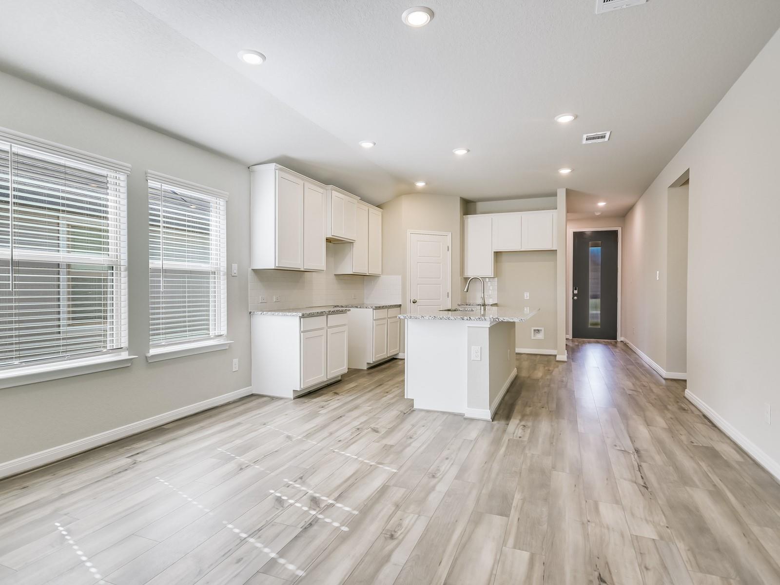 807  Universal Dr, photo 8