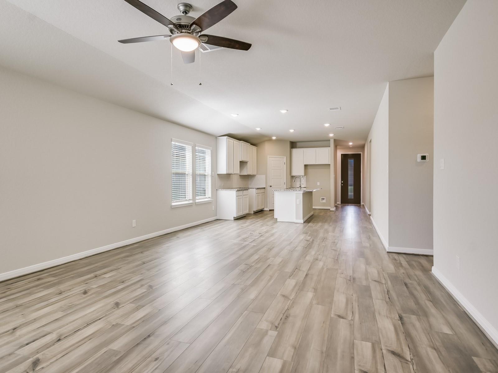 807  Universal Dr, photo 9