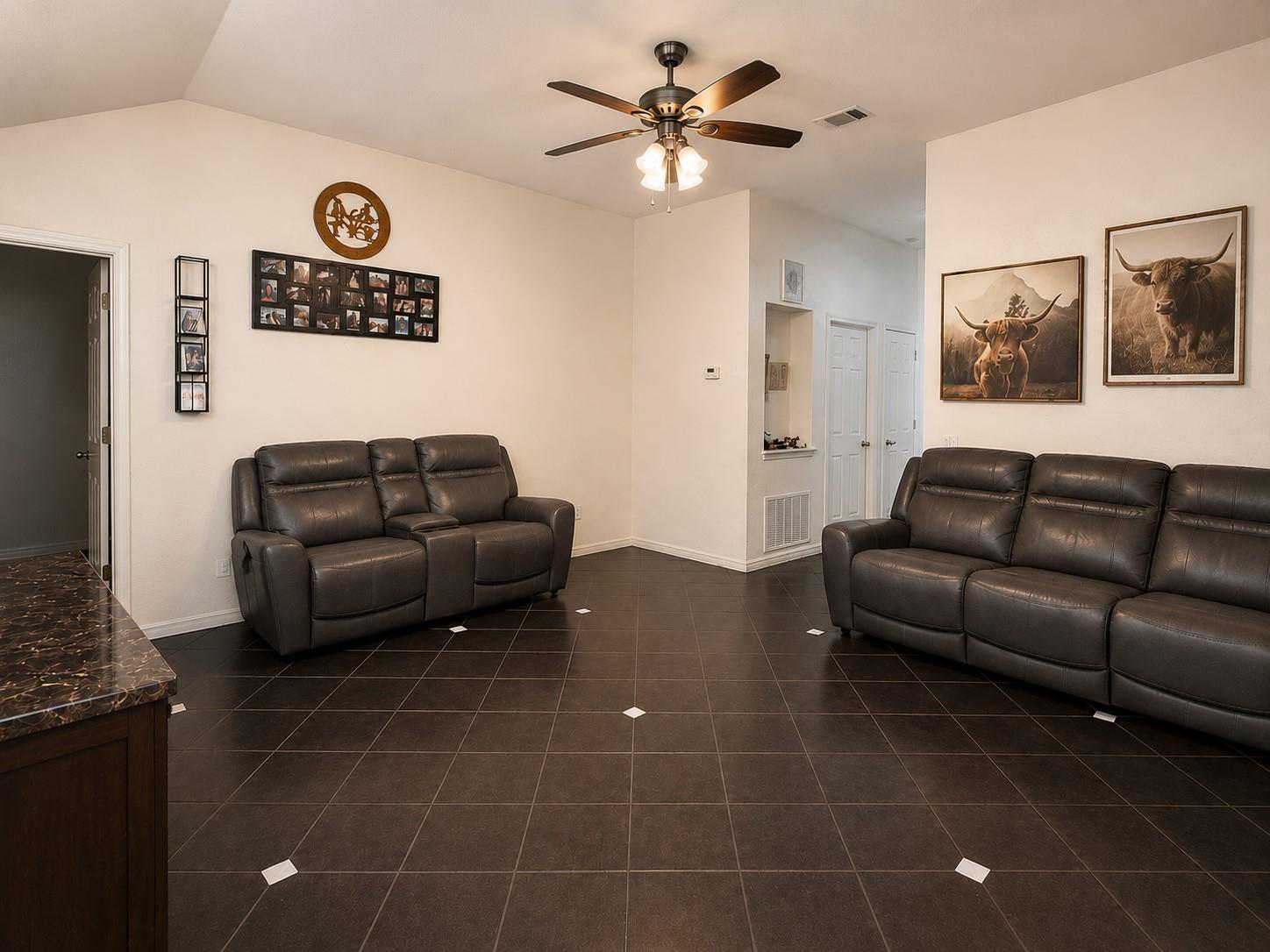 120  Evergreen Cir, photo 3
