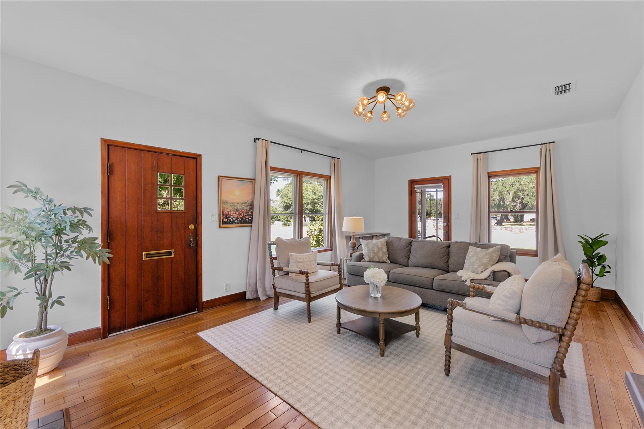 909 E Liberty Ave, photo 6