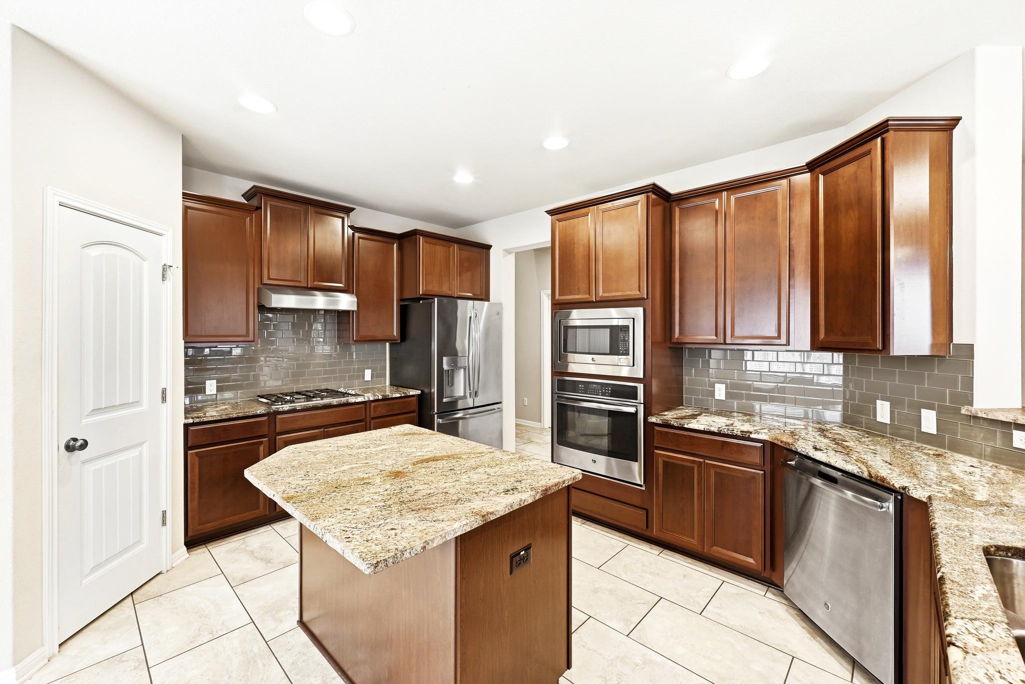 1217  Daylily Loop, photo 11