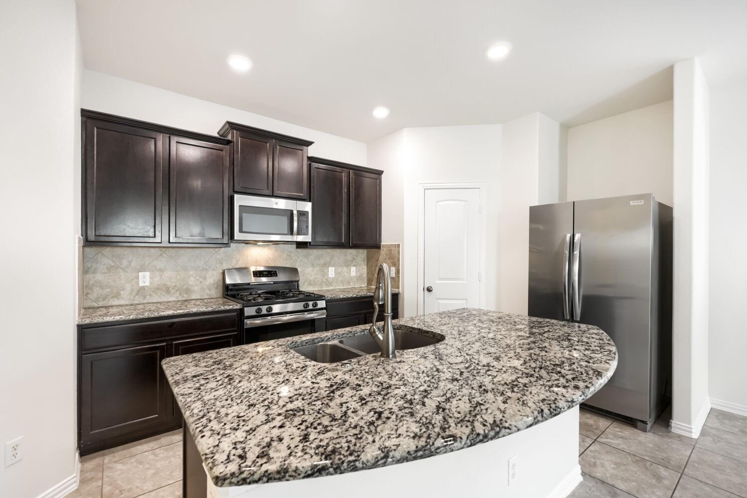 300  Shale Cir, photo 3