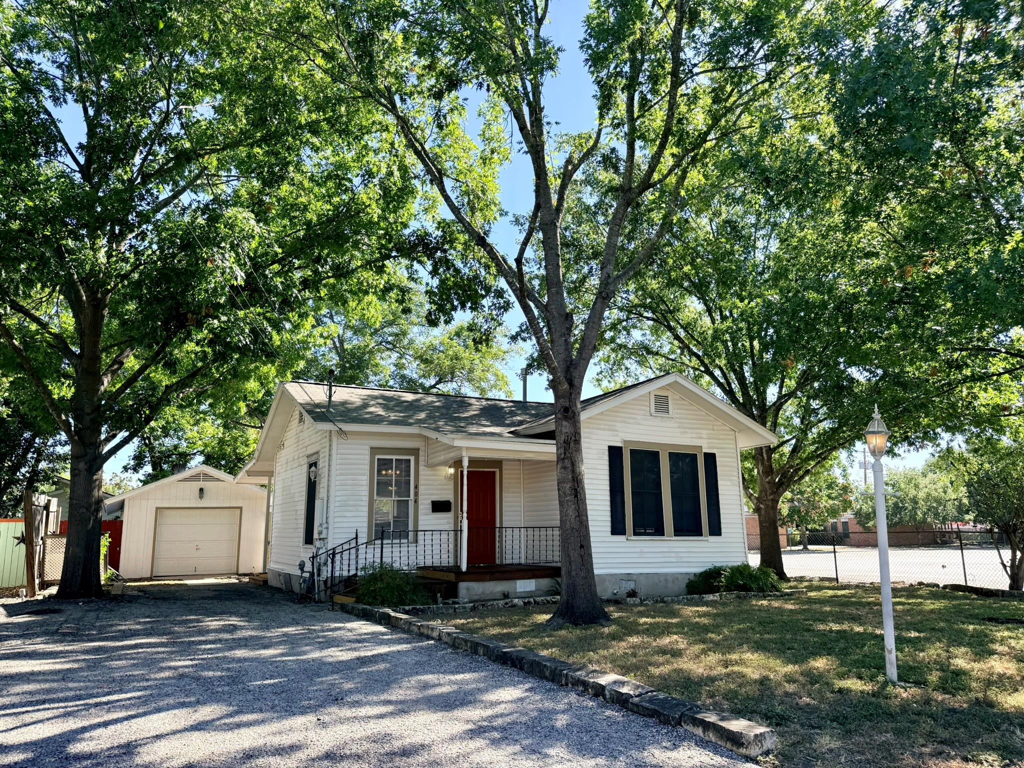 404  Normandy St, photo 3