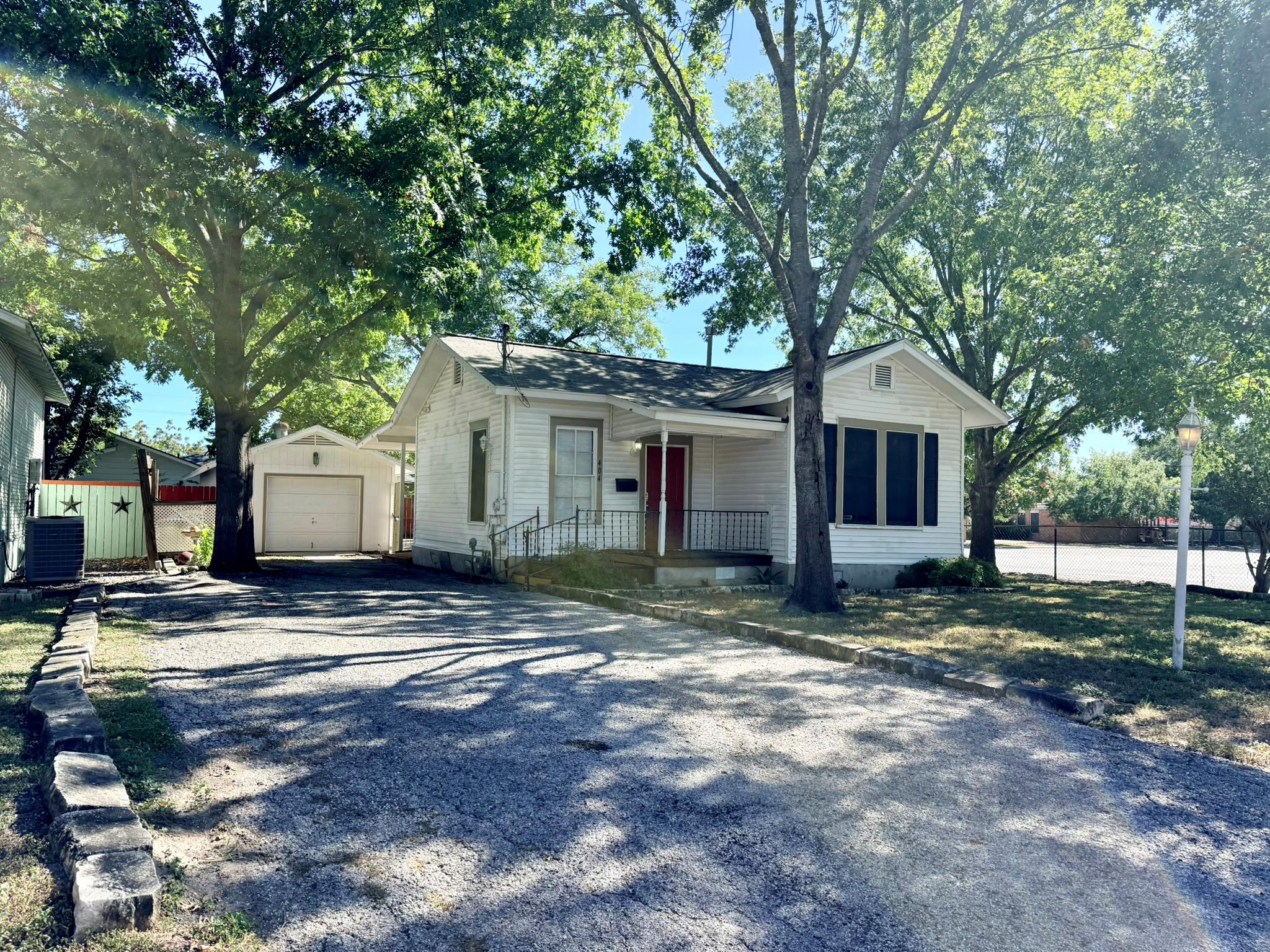 404  Normandy St, photo 4