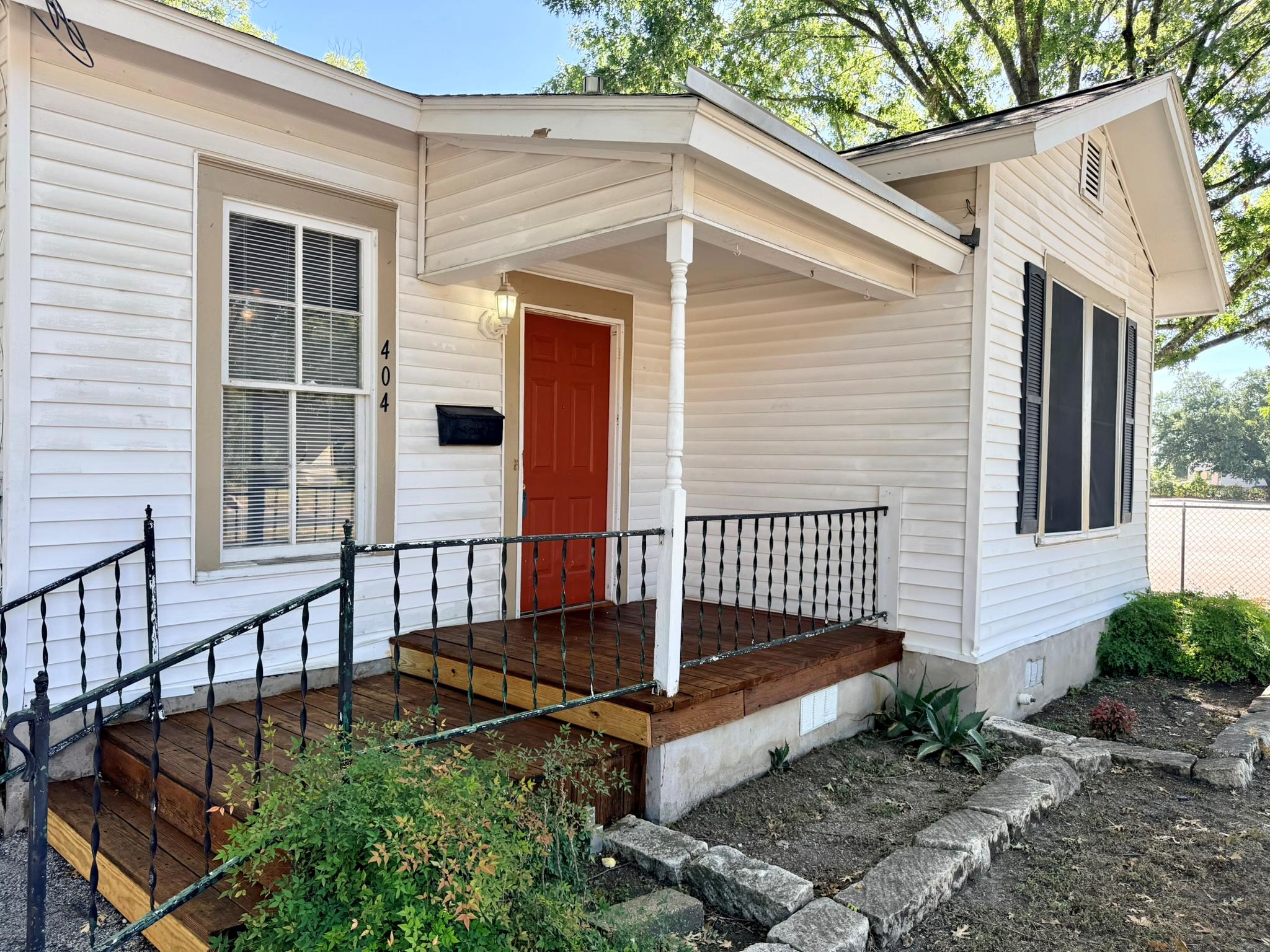 404  Normandy St, photo 5