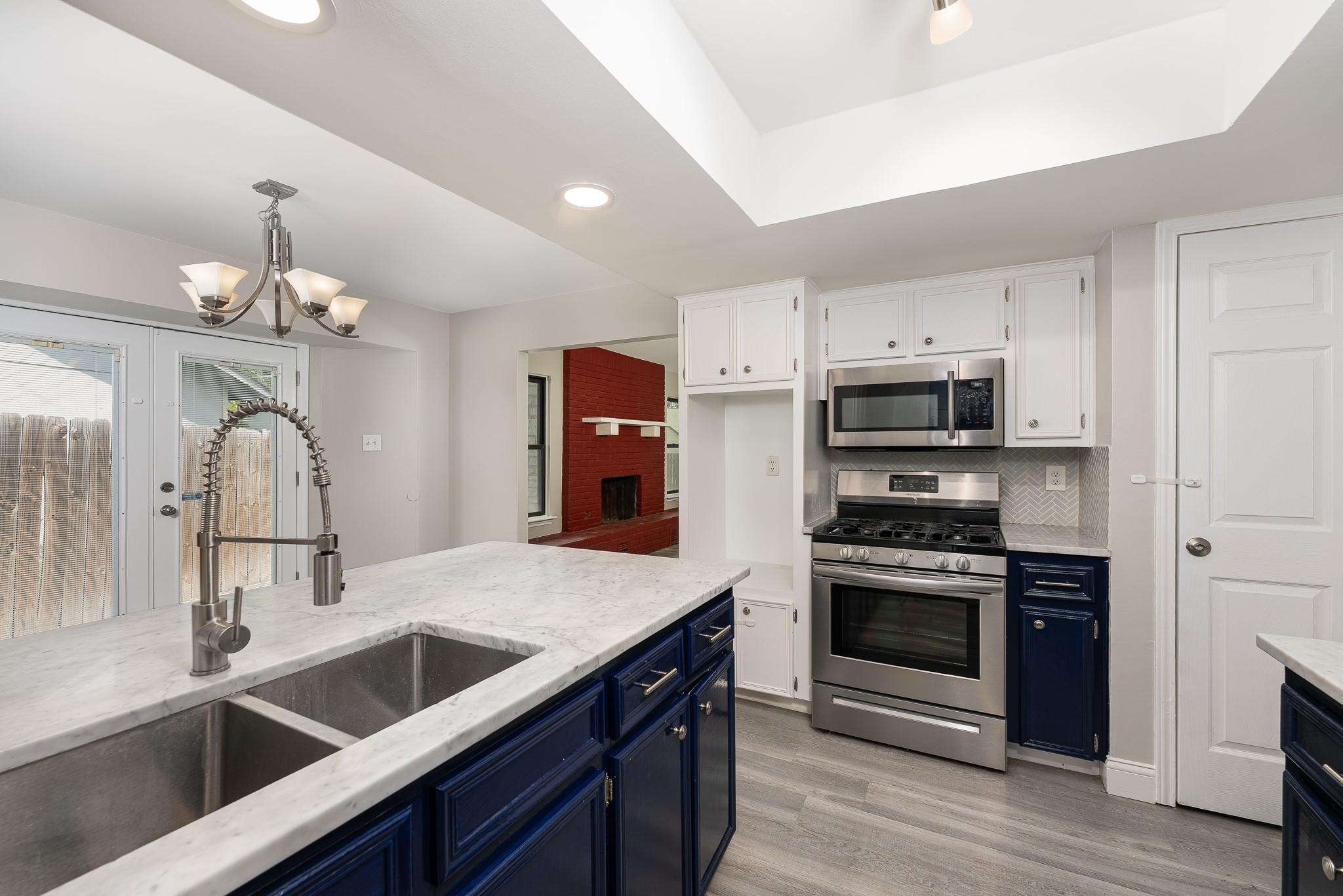 1201  Wayne Dr, photo 3