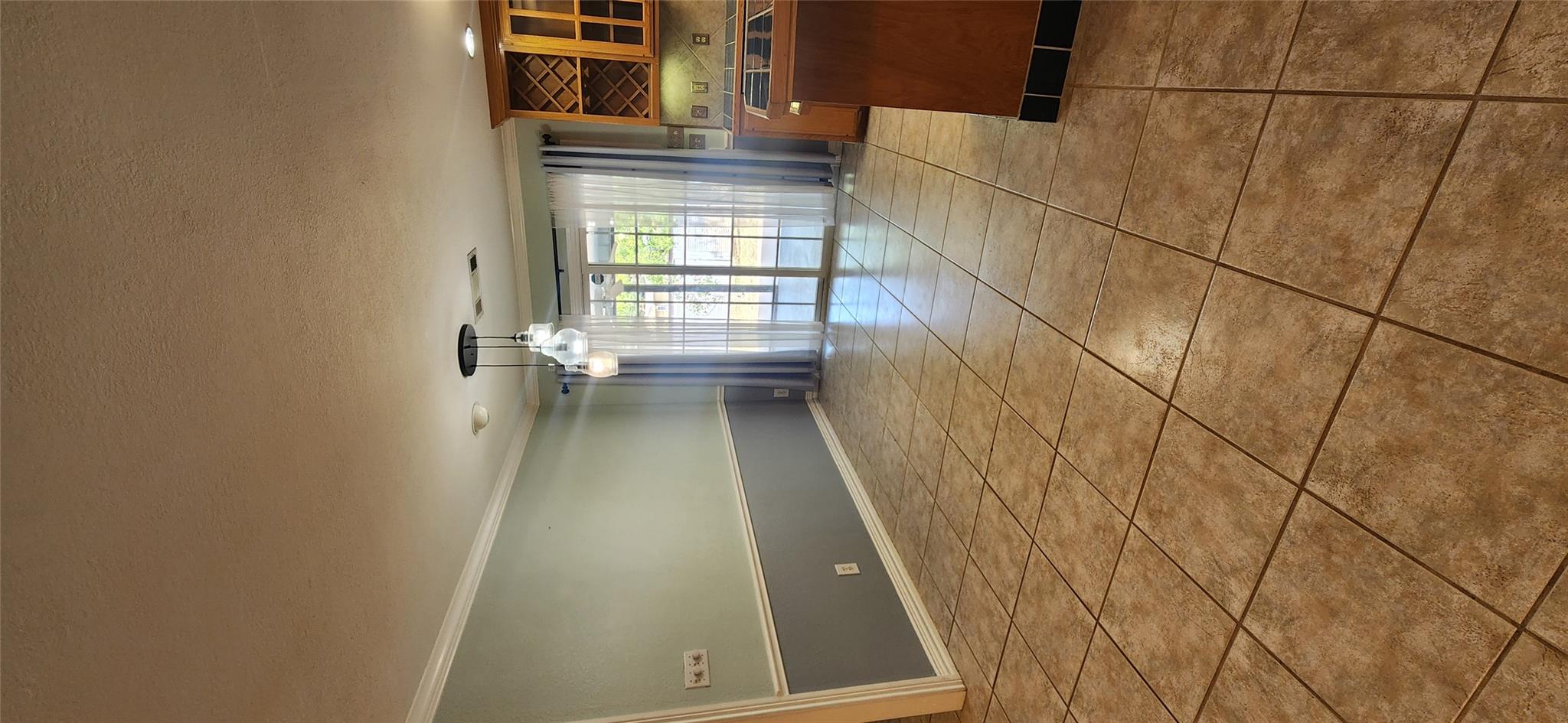 302  Julie St, photo 12