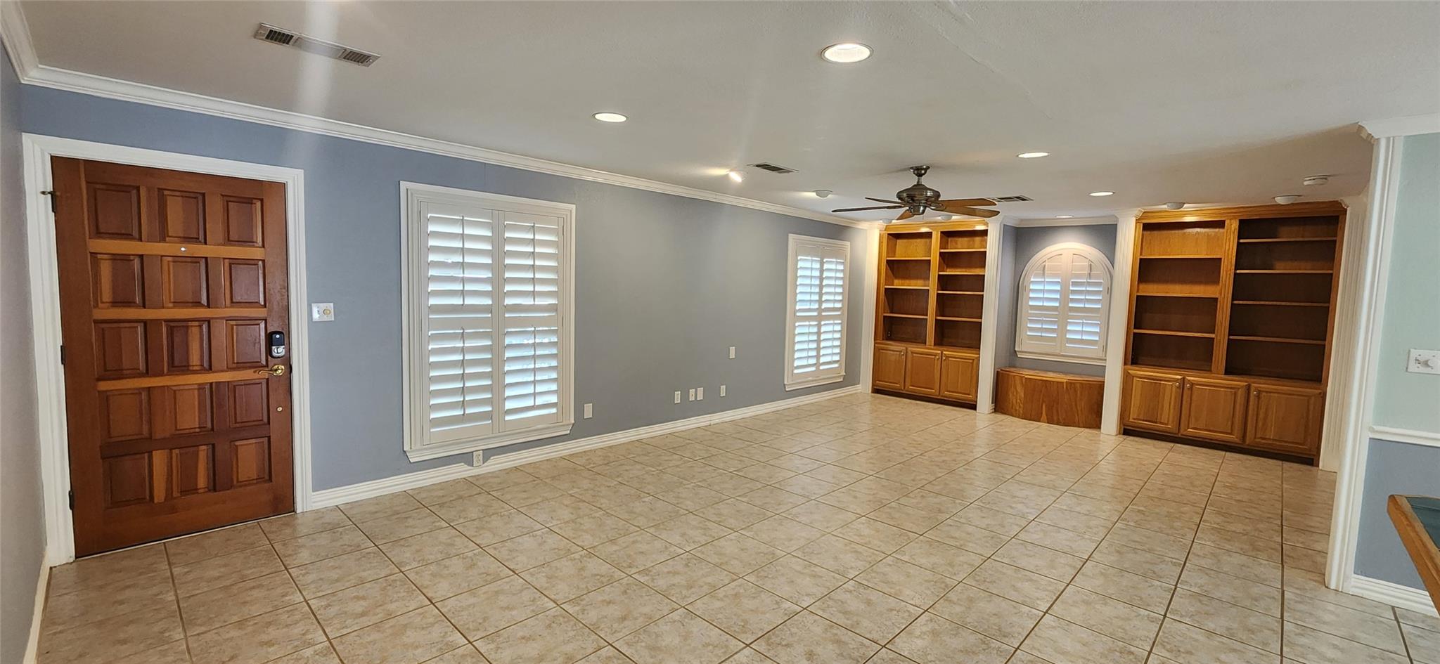 302  Julie St, photo 3