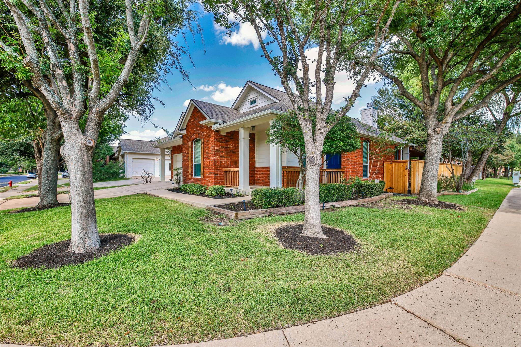 741  Bent Wood Pl, photo 2