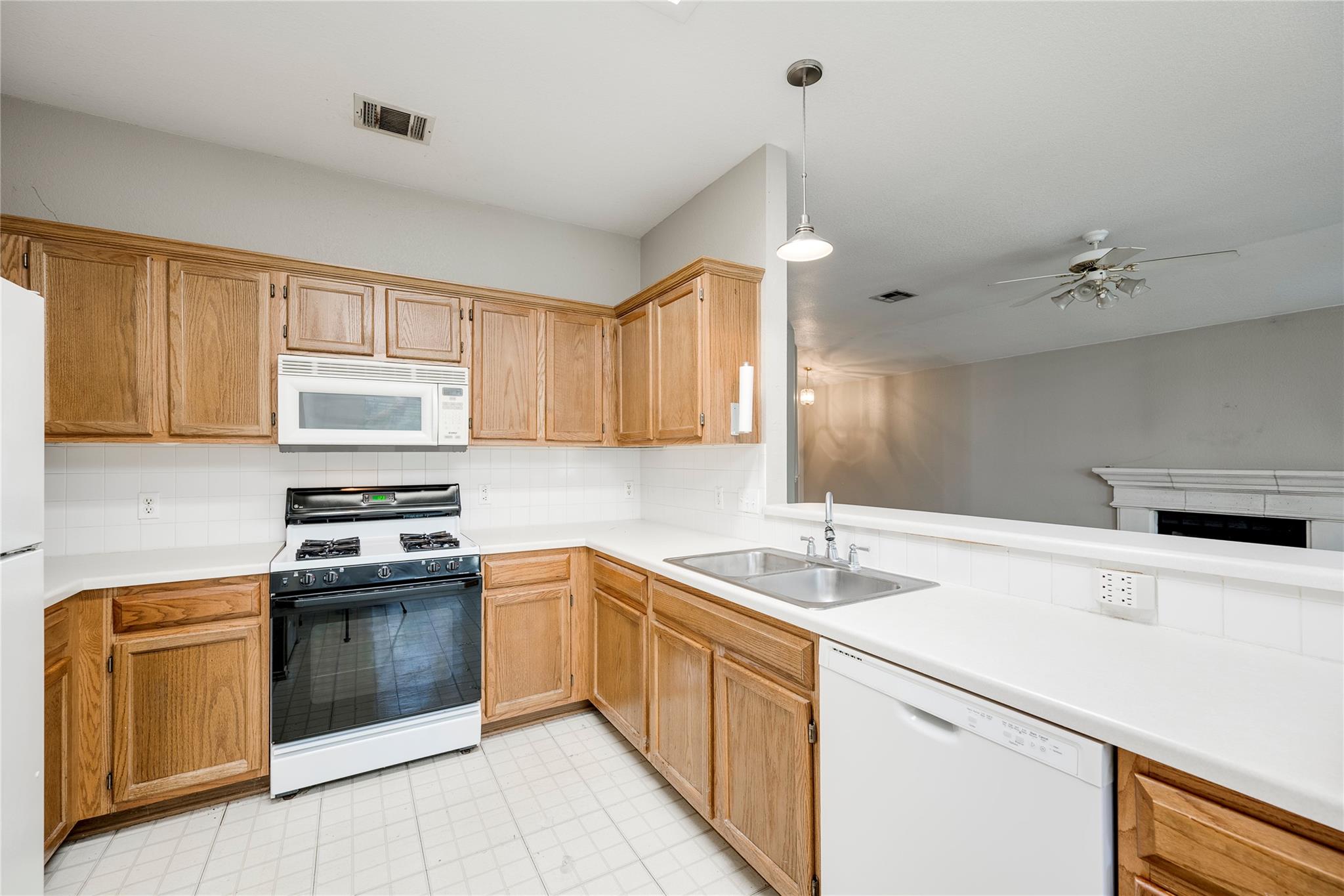 1404  Wheatfall Ln, photo 8