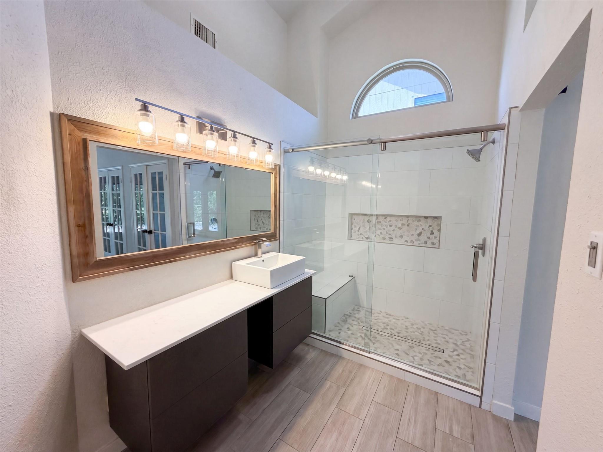605  Hawthorne Ln, photo 11
