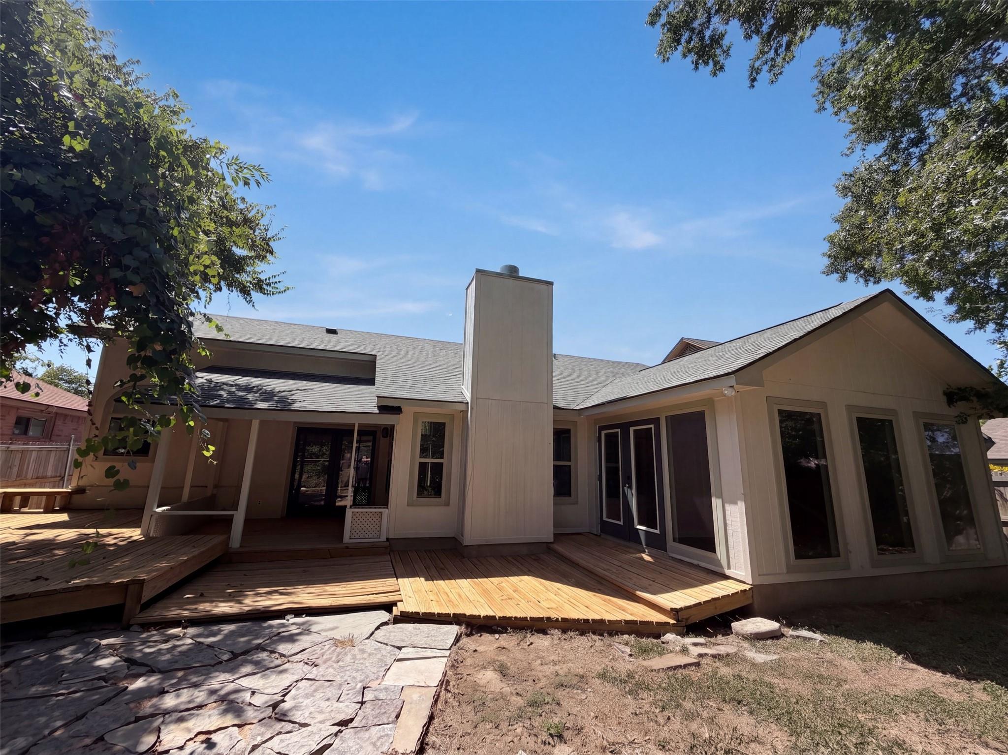 605  Hawthorne Ln, photo 5