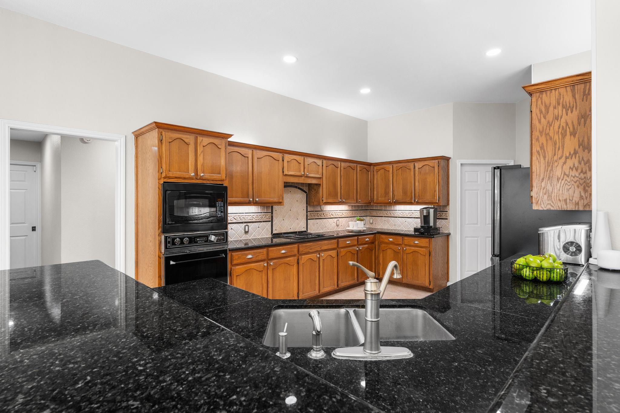 819  Blue Spring Cir, photo 11