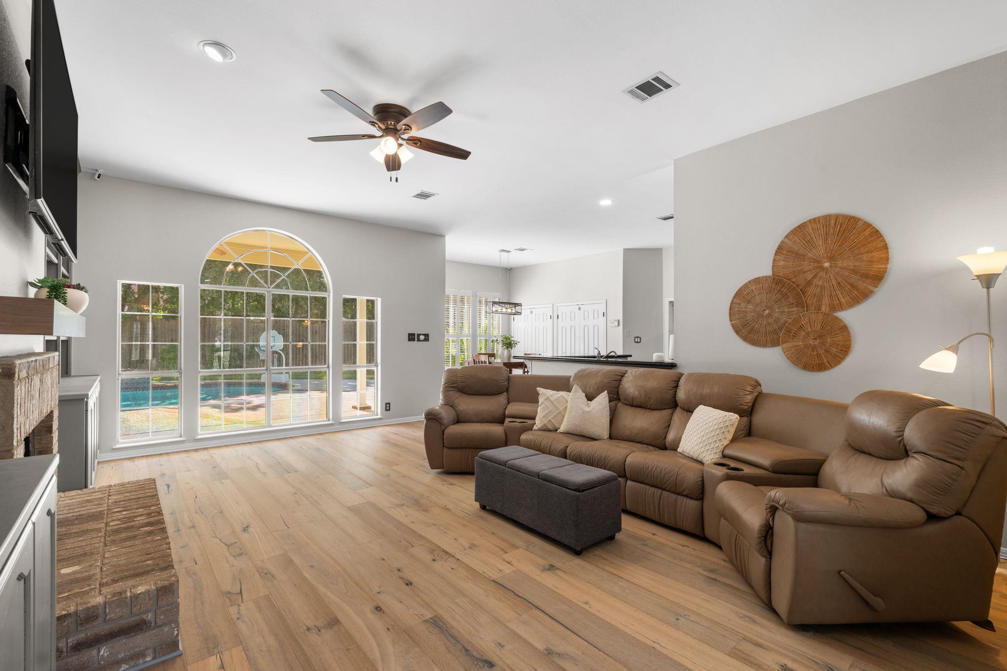 819  Blue Spring Cir, photo 3