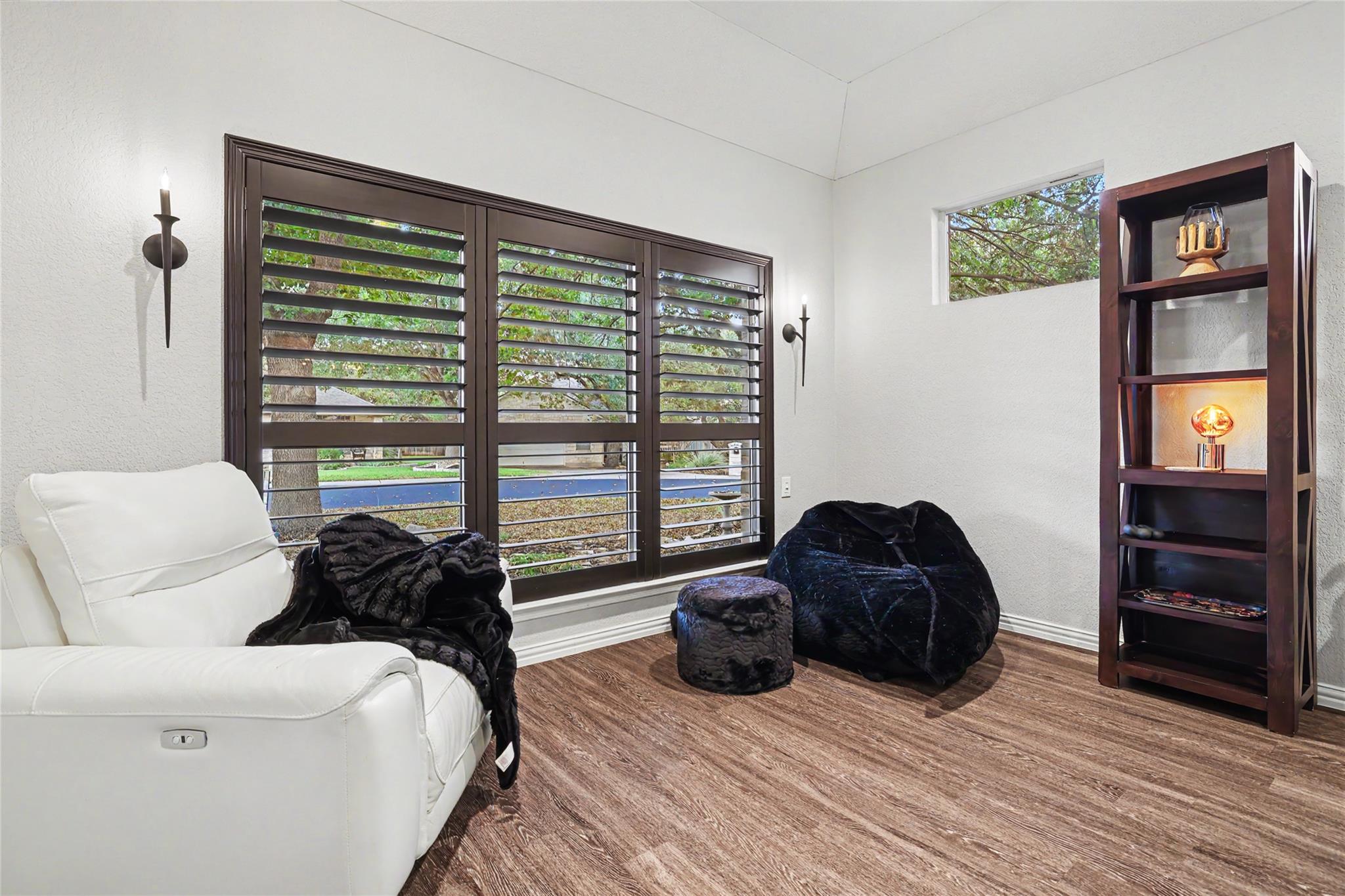 111  Brazos Dr, photo 9