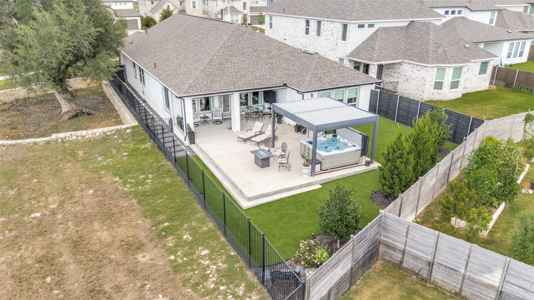 409  Gridiron Cv, photo 3