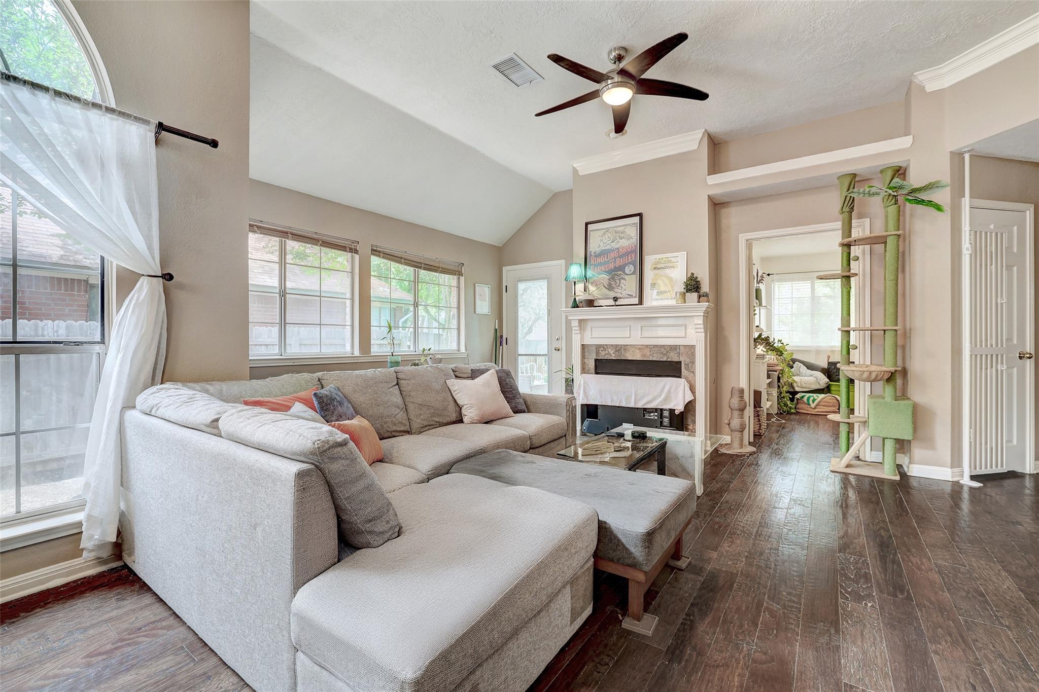 5907  Shanghai Pierce Rd, photo 9