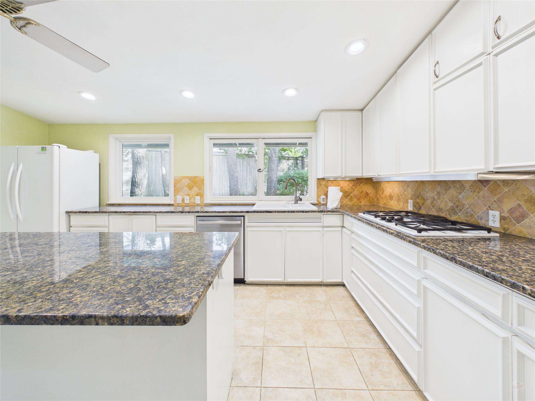 1202  Belmont Pkwy, photo 11